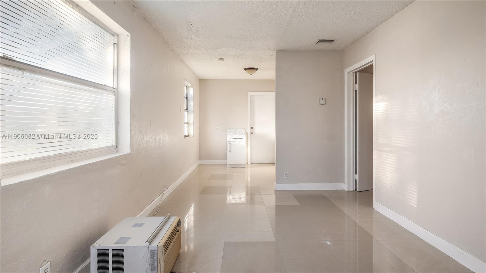   /  1560 sq. ft. $ 2025-11-02 0 Photo