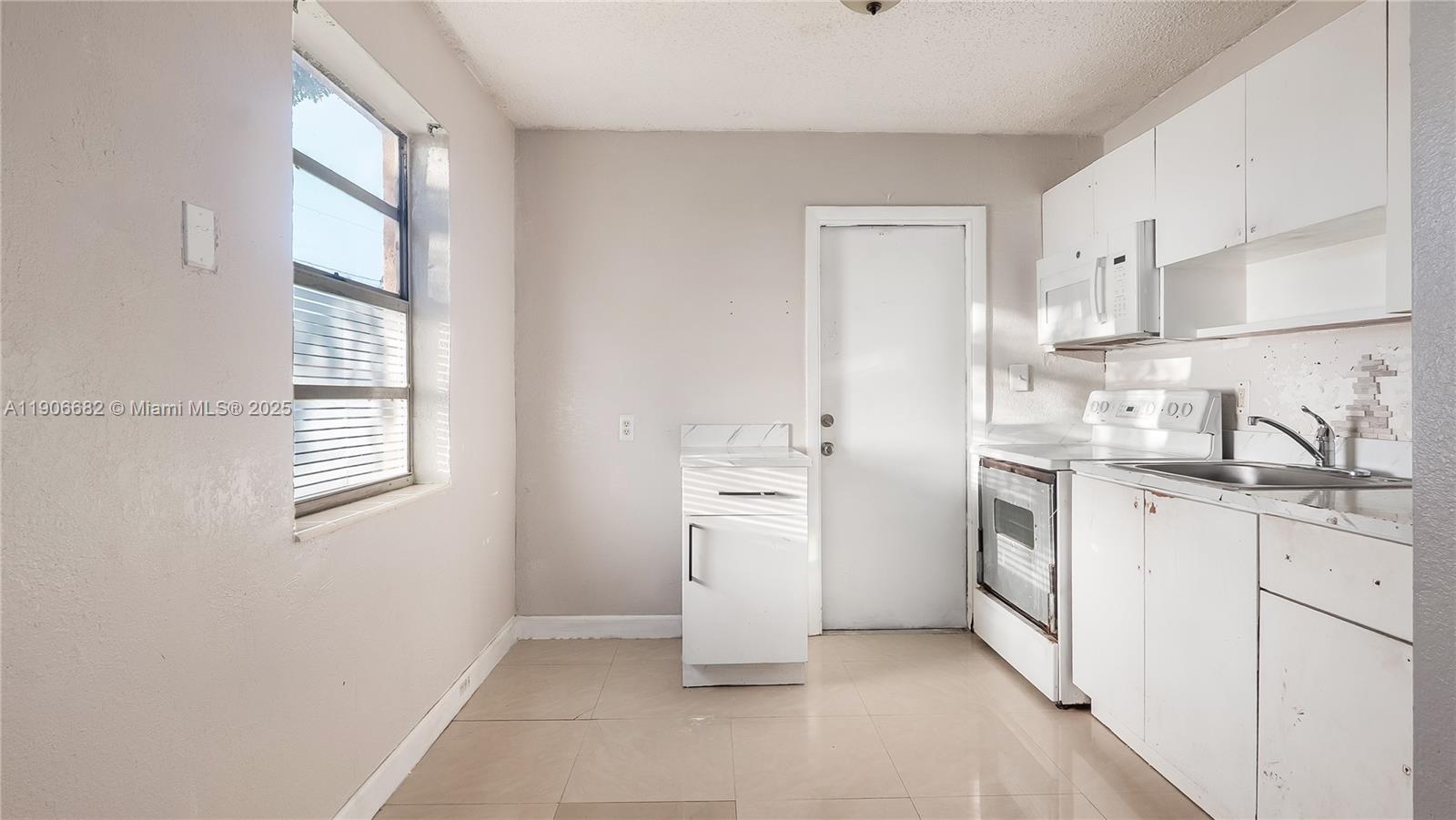   /  1560 sq. ft. $ 2025-11-02 0 Photo