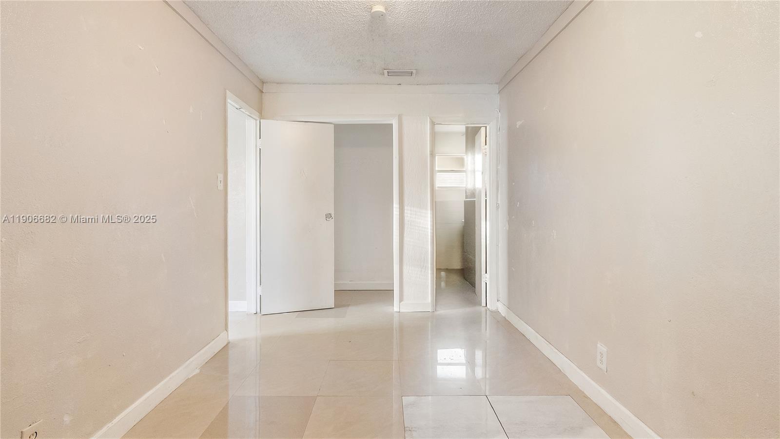   /  1560 sq. ft. $ 2025-11-02 0 Photo