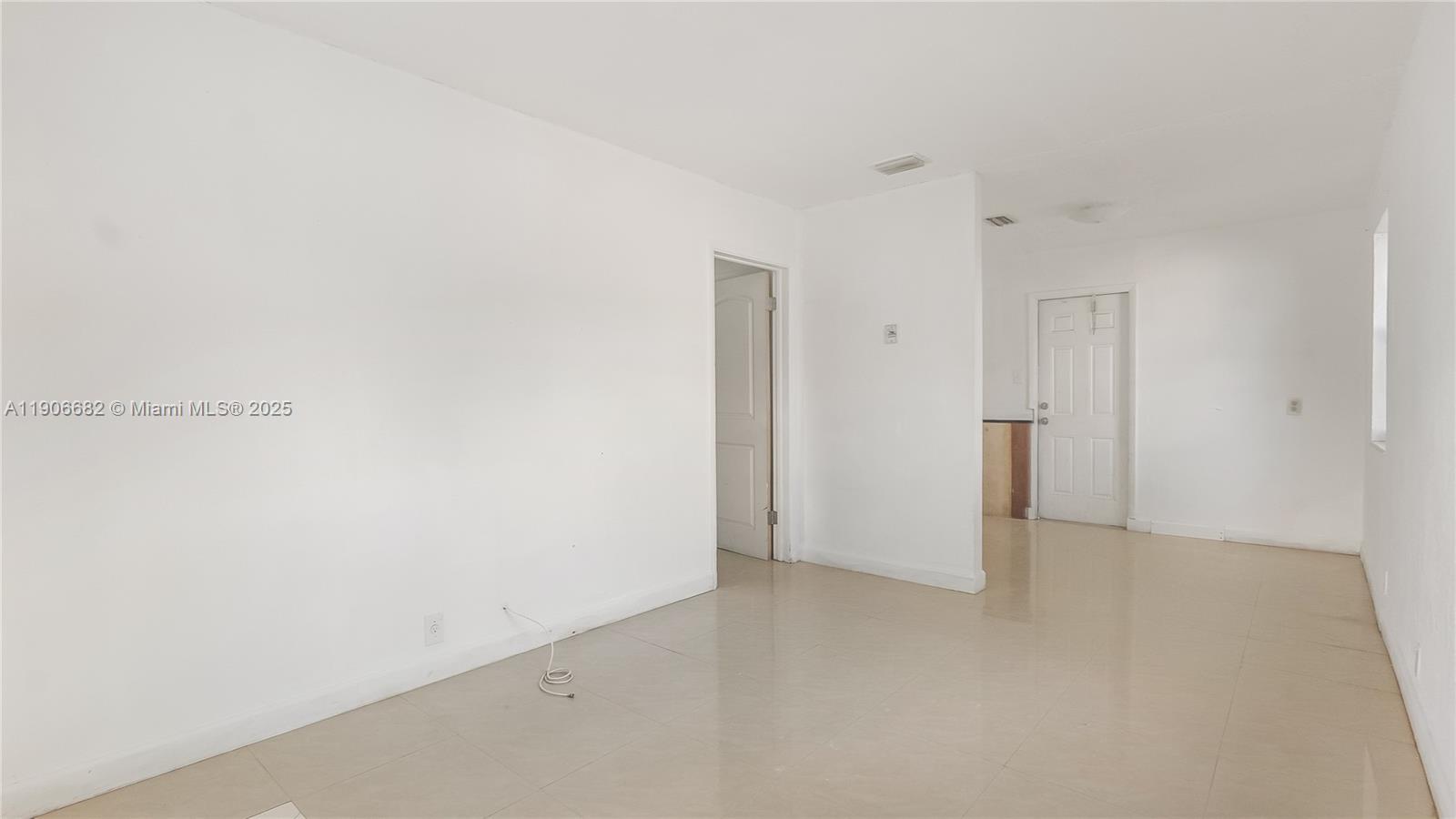   /  1560 sq. ft. $ 2025-11-02 0 Photo