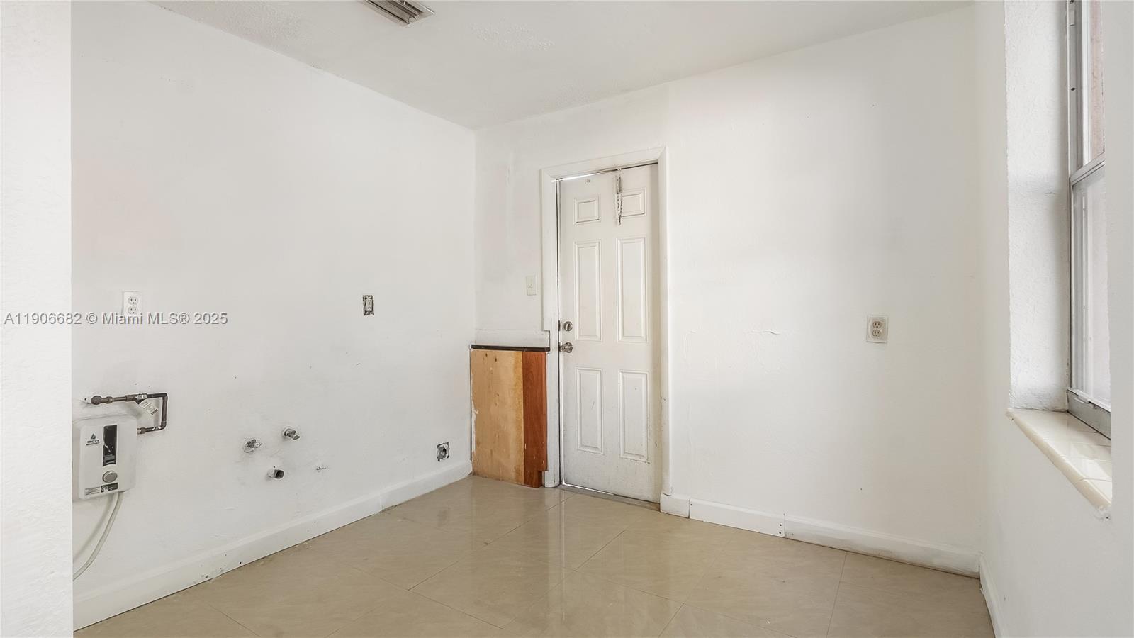   /  1560 sq. ft. $ 2025-11-02 0 Photo