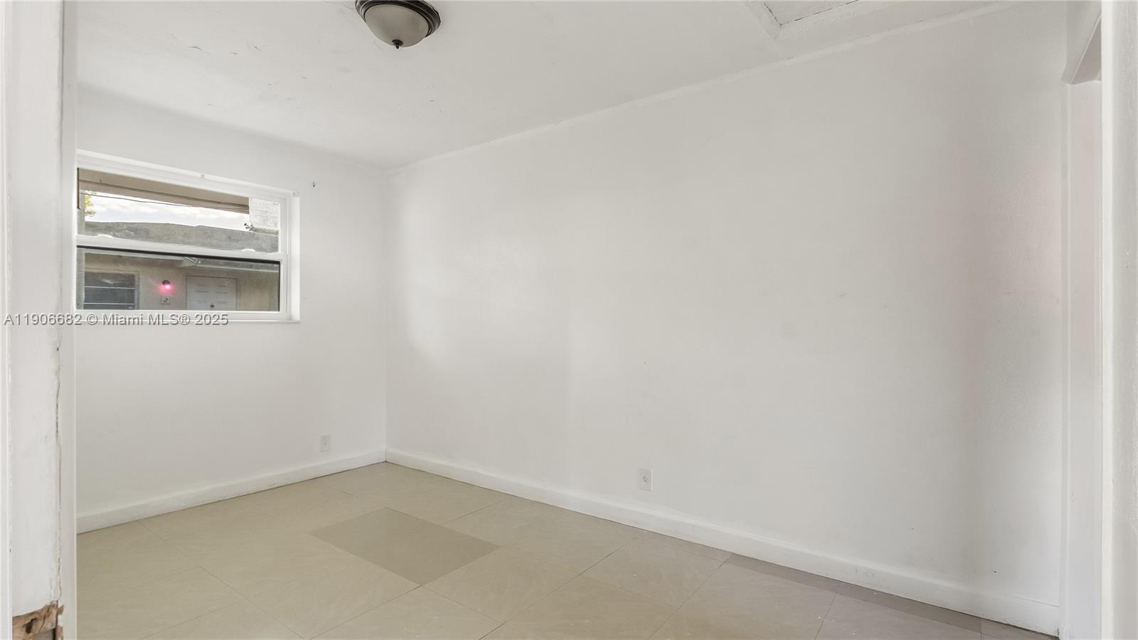   /  1560 sq. ft. $ 2025-11-02 0 Photo