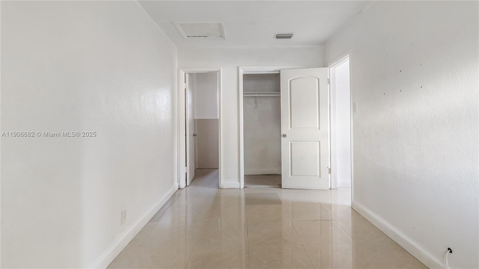   /  1560 sq. ft. $ 2025-11-02 0 Photo