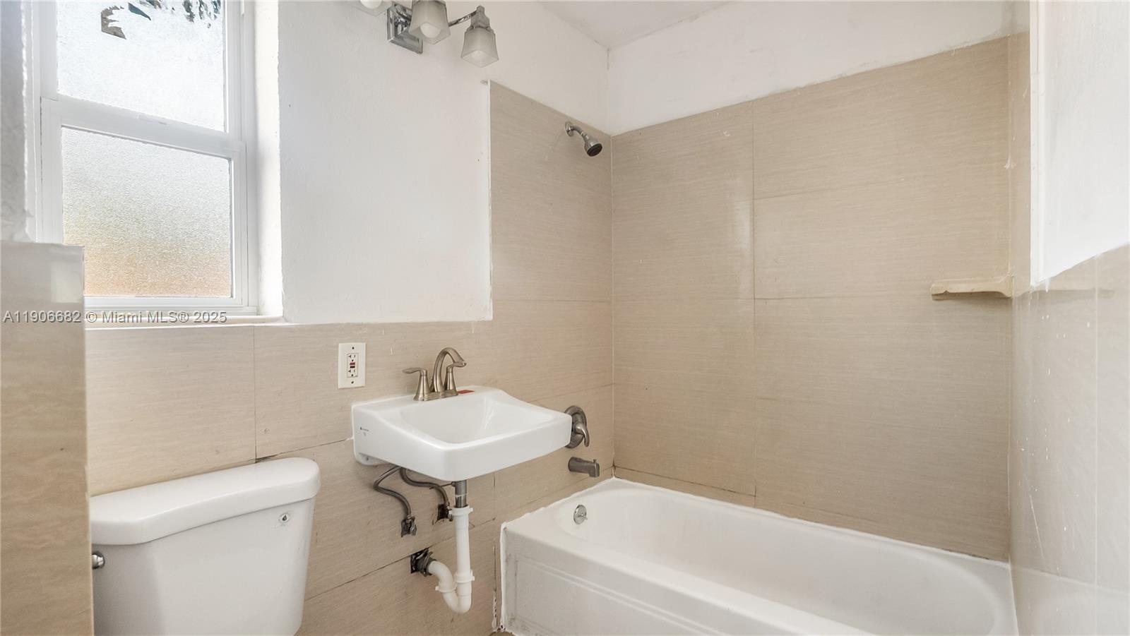   /  1560 sq. ft. $ 2025-11-02 0 Photo