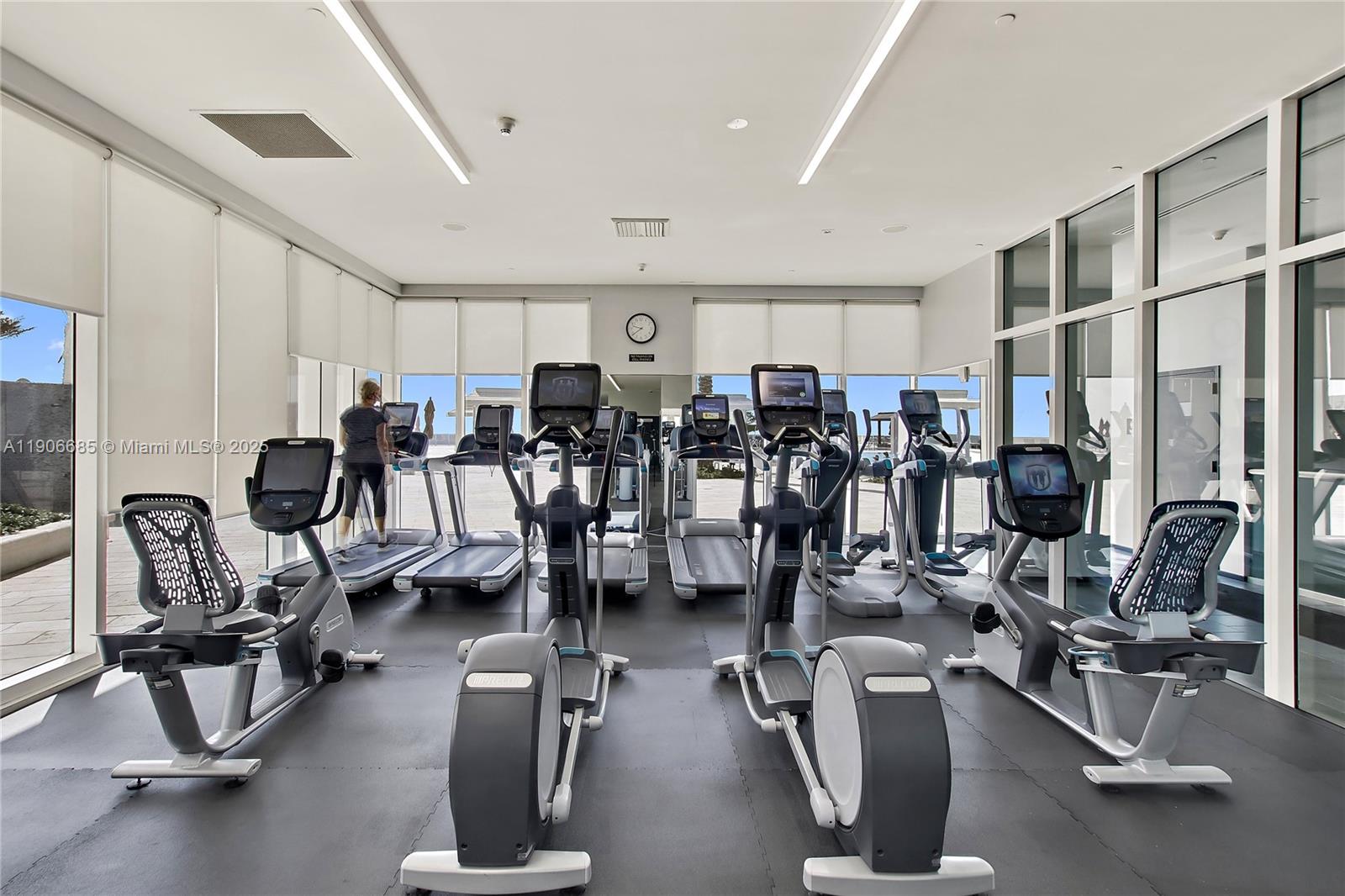 Подробнее 1607 3 / 3 1571 кв.футов $ 2025-11-02 0 Фото