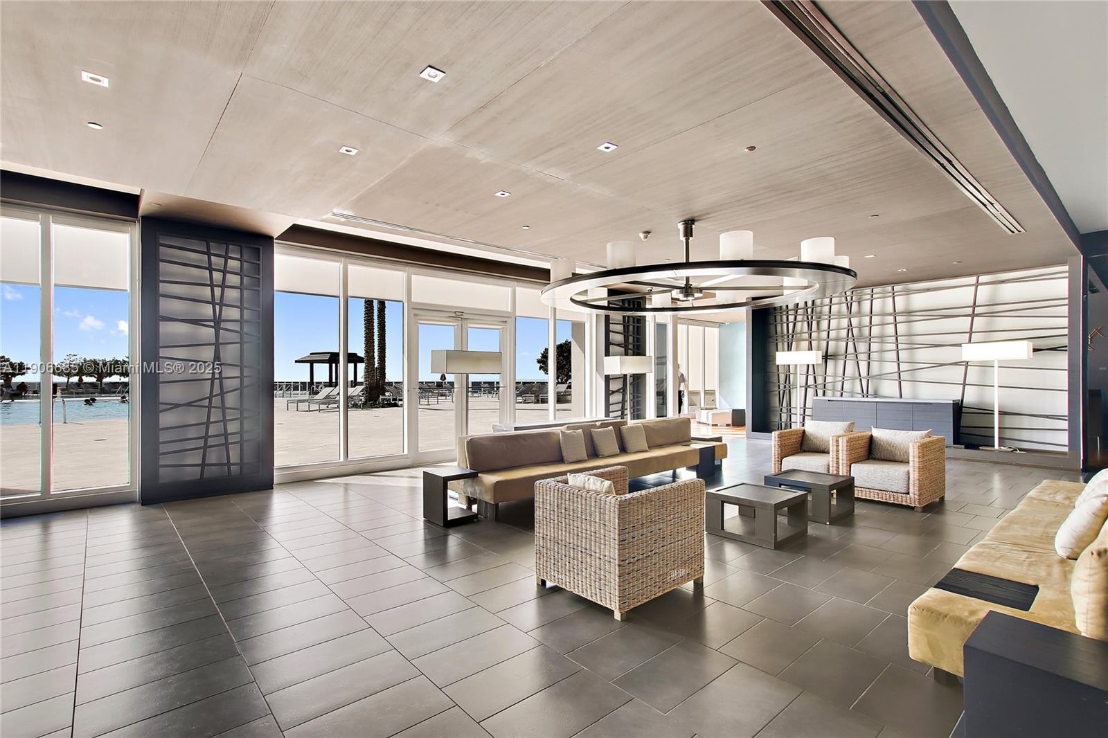 Подробнее 1607 3 / 3 1571 кв.футов $ 2025-11-02 0 Фото