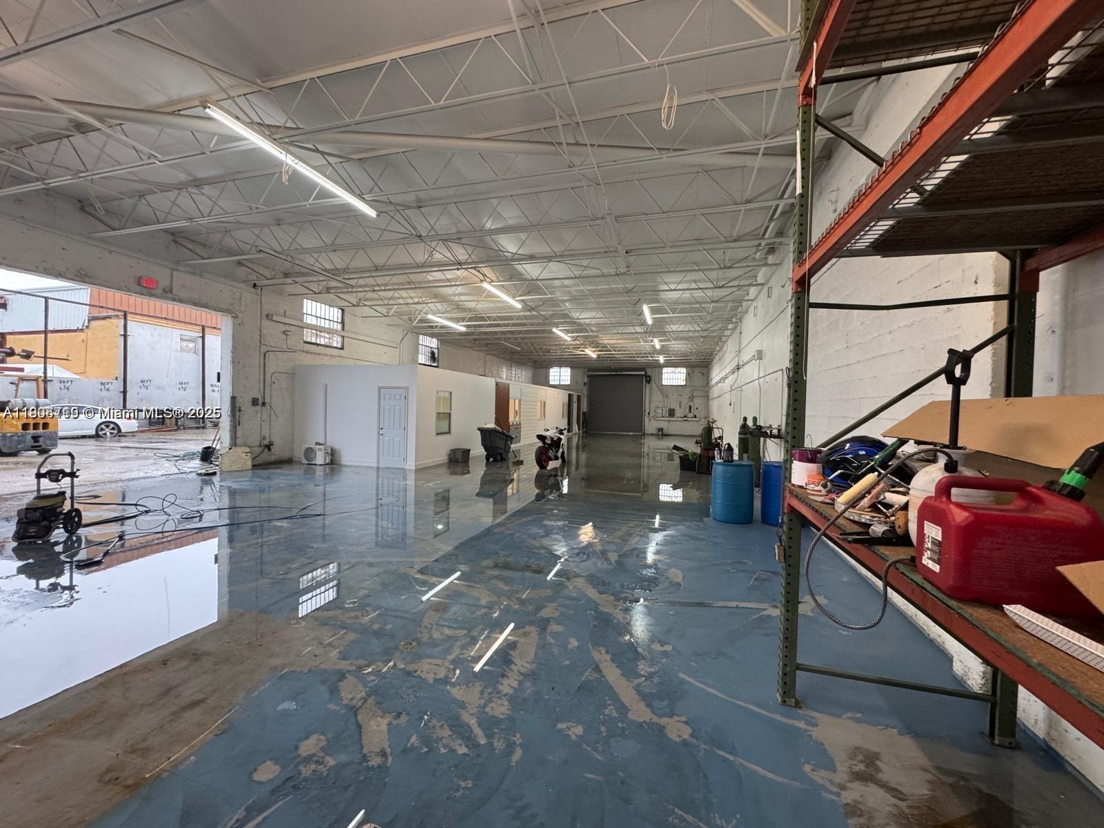   /   sq. ft. $ 2025-11-02 0 foto