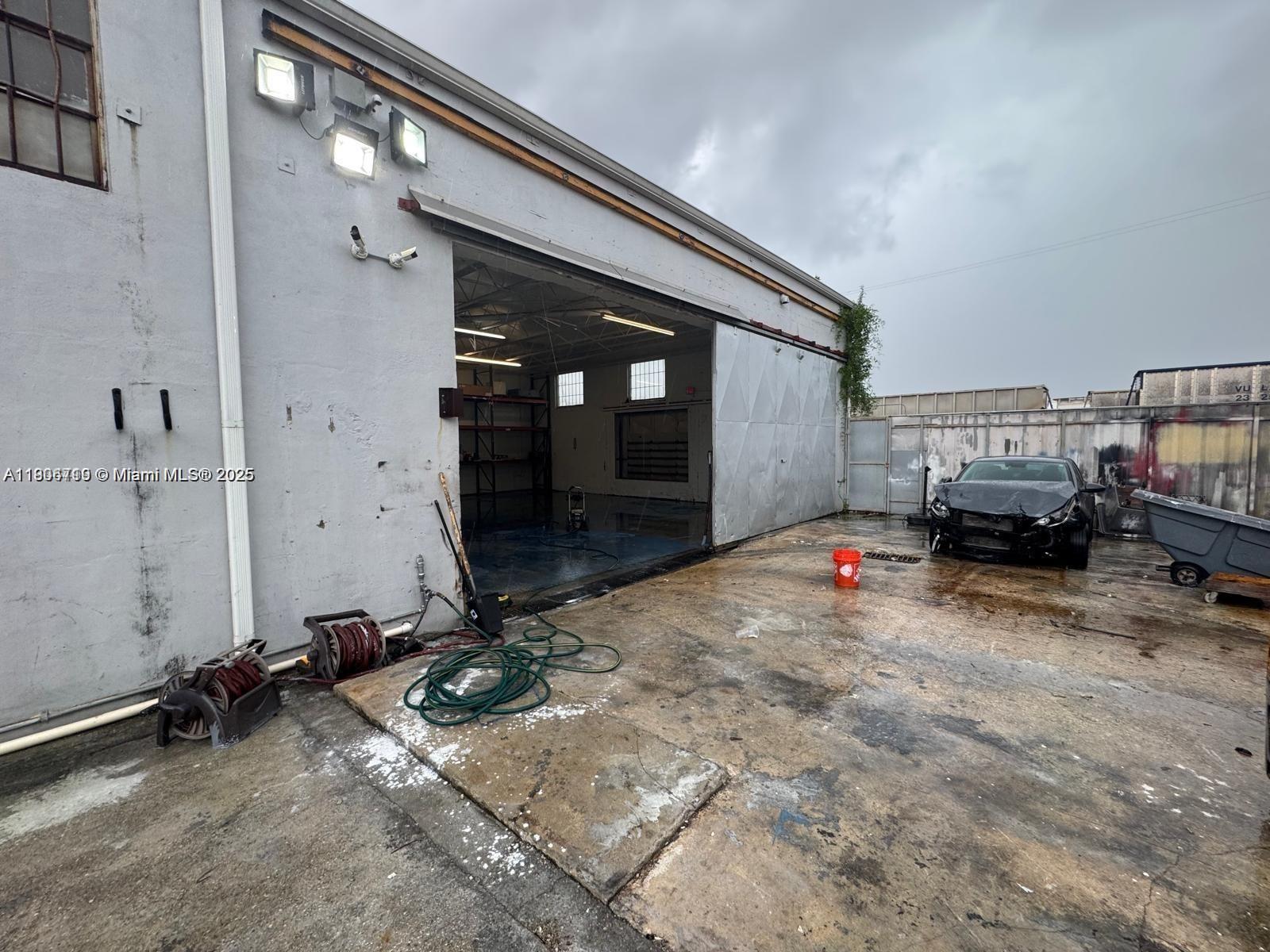   /   sq. ft. $ 2025-11-02 0 foto