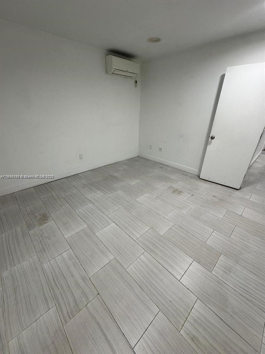   /   sq. ft. $ 2025-11-02 0 foto