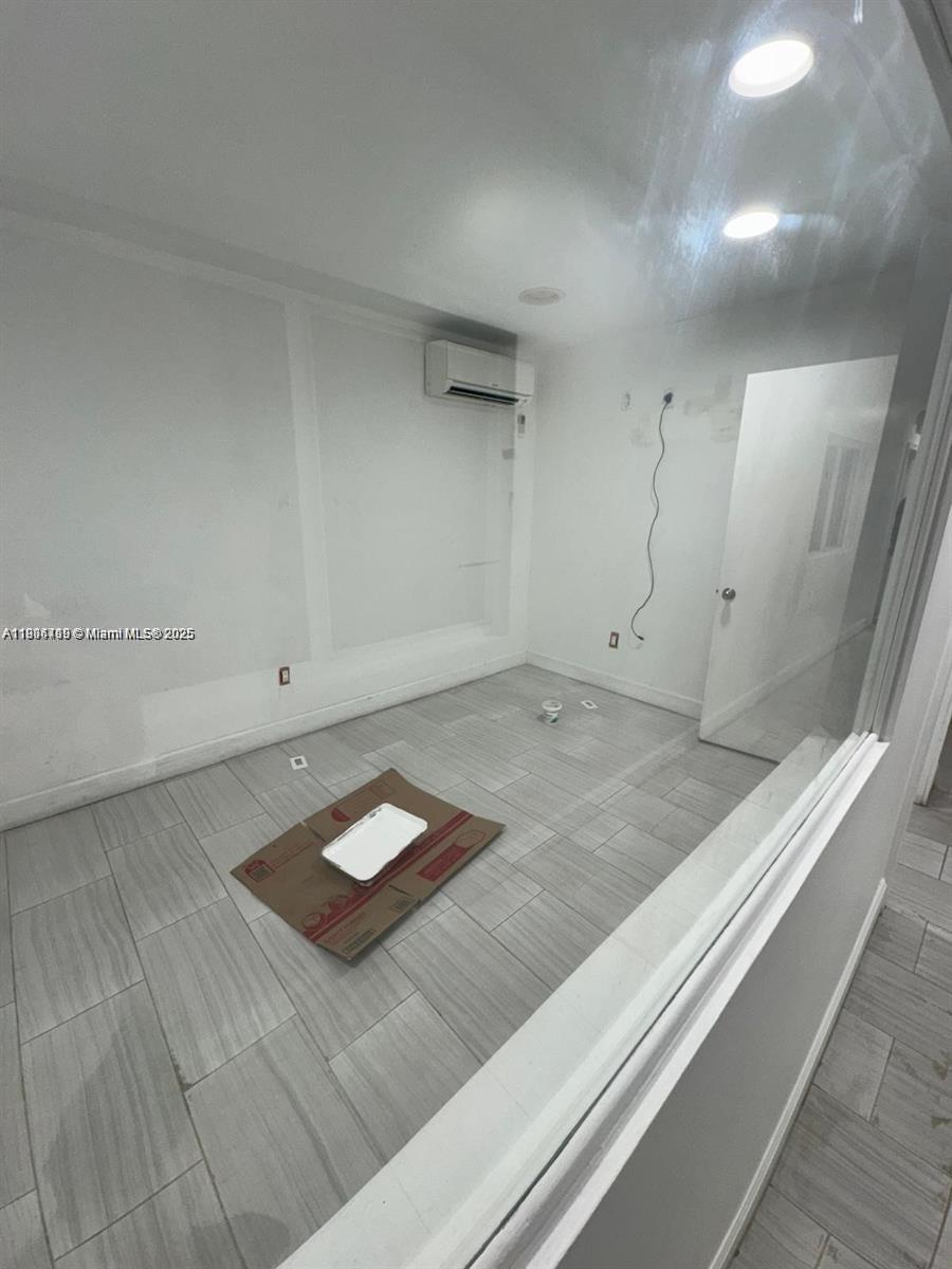   /   sq. ft. $ 2025-11-02 0 foto