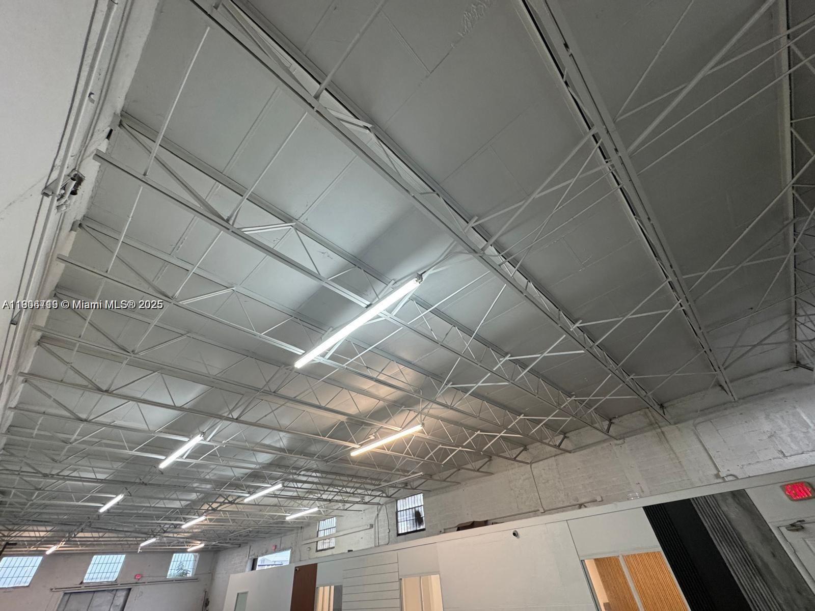   /   sq. ft. $ 2025-11-02 0 foto