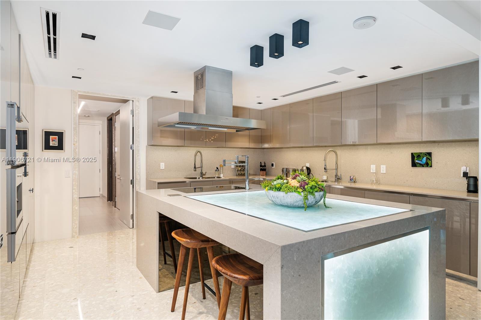 205 4 / 5 3752 sq. ft. $ 2025-11-02 0 Photo