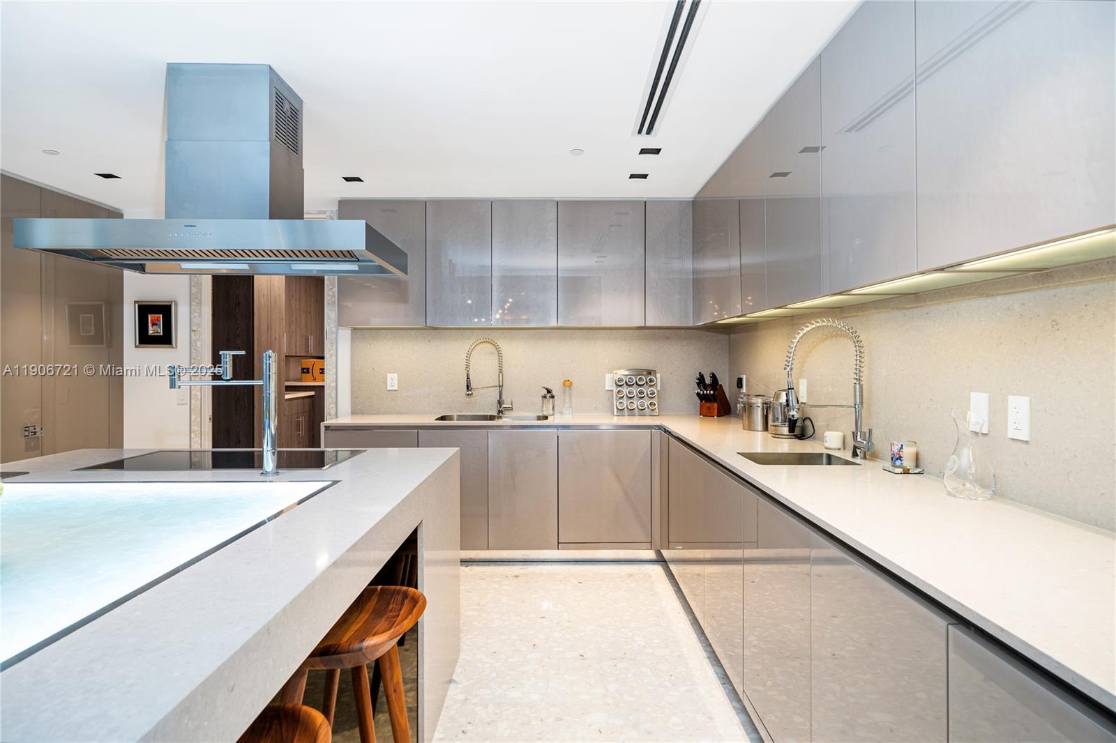 205 4 / 5 3752 sq. ft. $ 2025-11-02 0 Photo