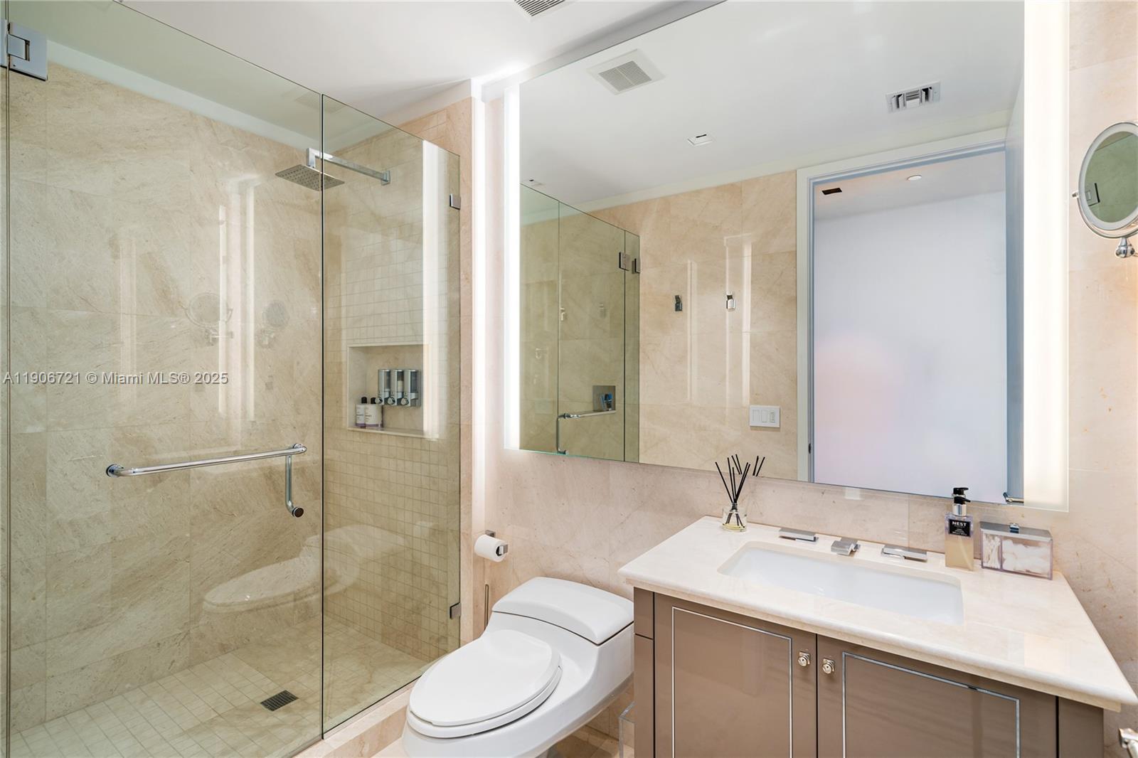 205 4 / 5 3752 sq. ft. $ 2025-11-02 0 Photo