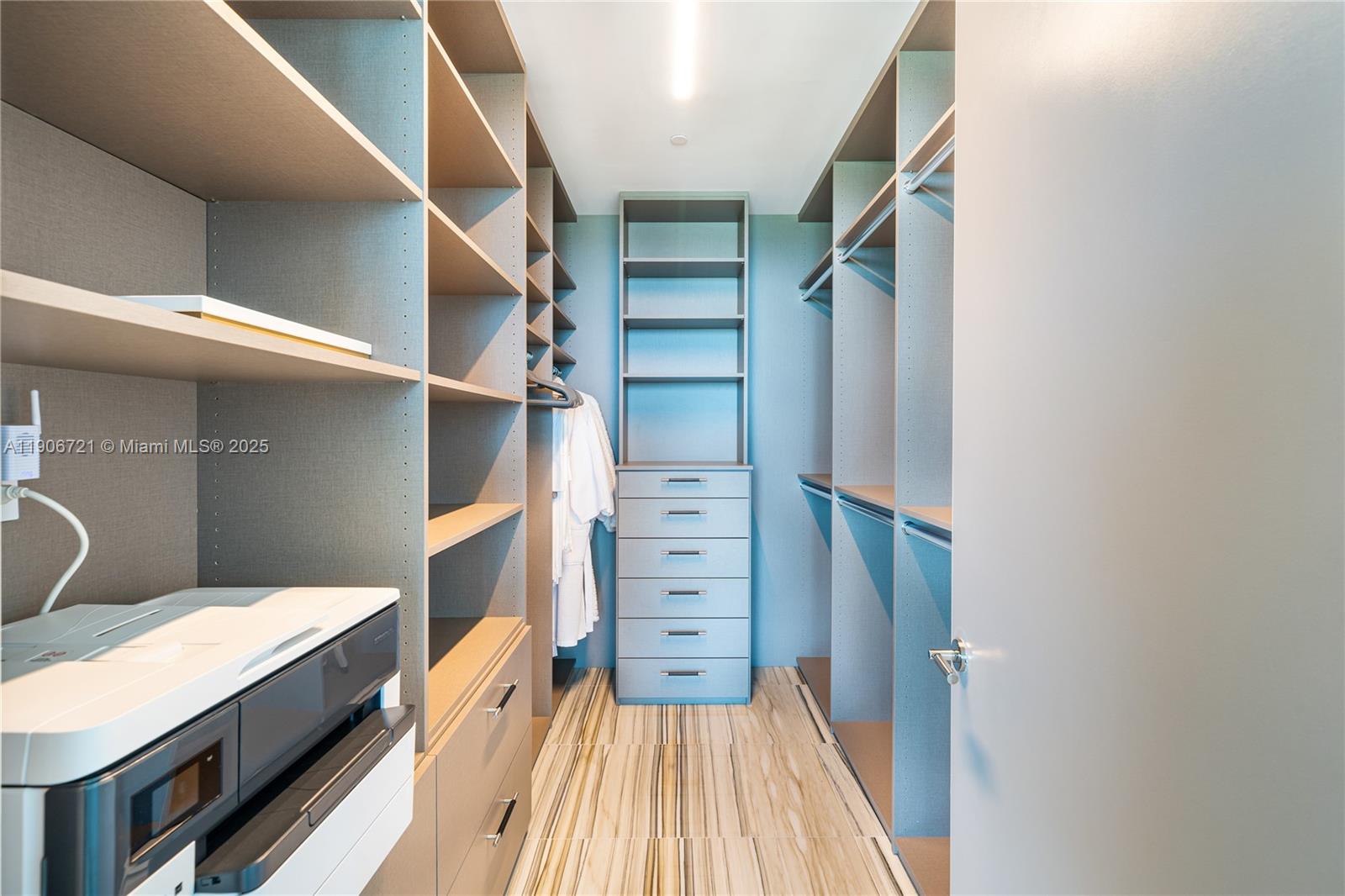 205 4 / 5 3752 sq. ft. $ 2025-11-02 0 Photo