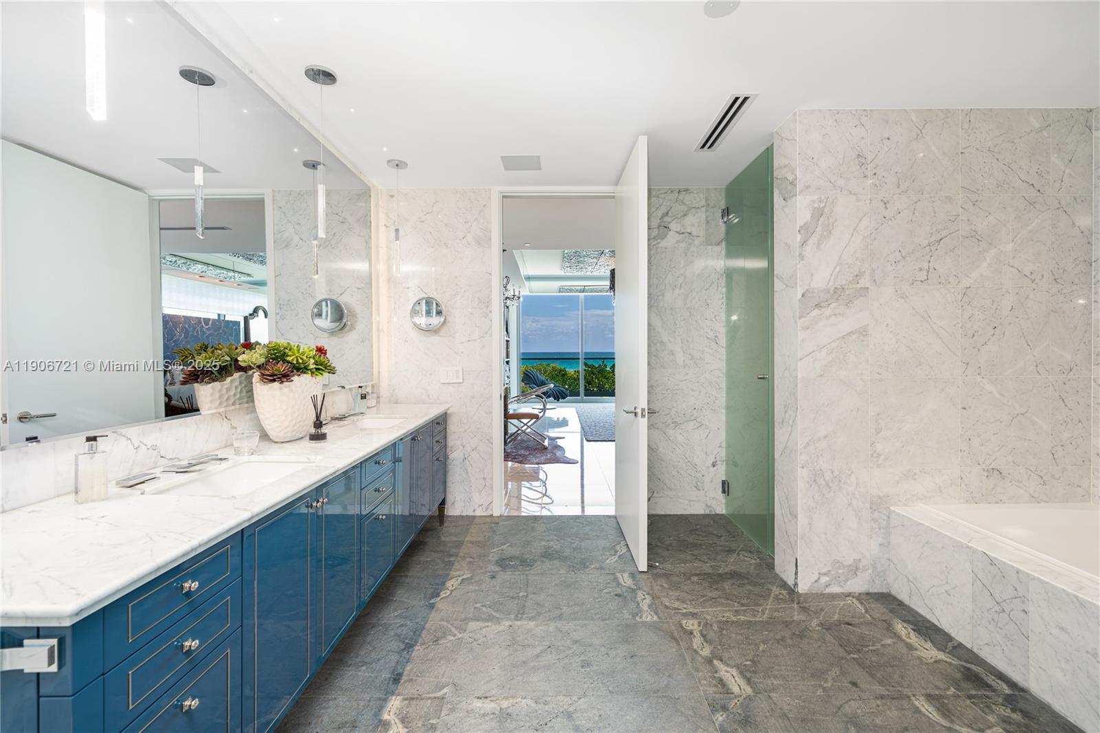 205 4 / 5 3752 sq. ft. $ 2025-11-02 0 Photo