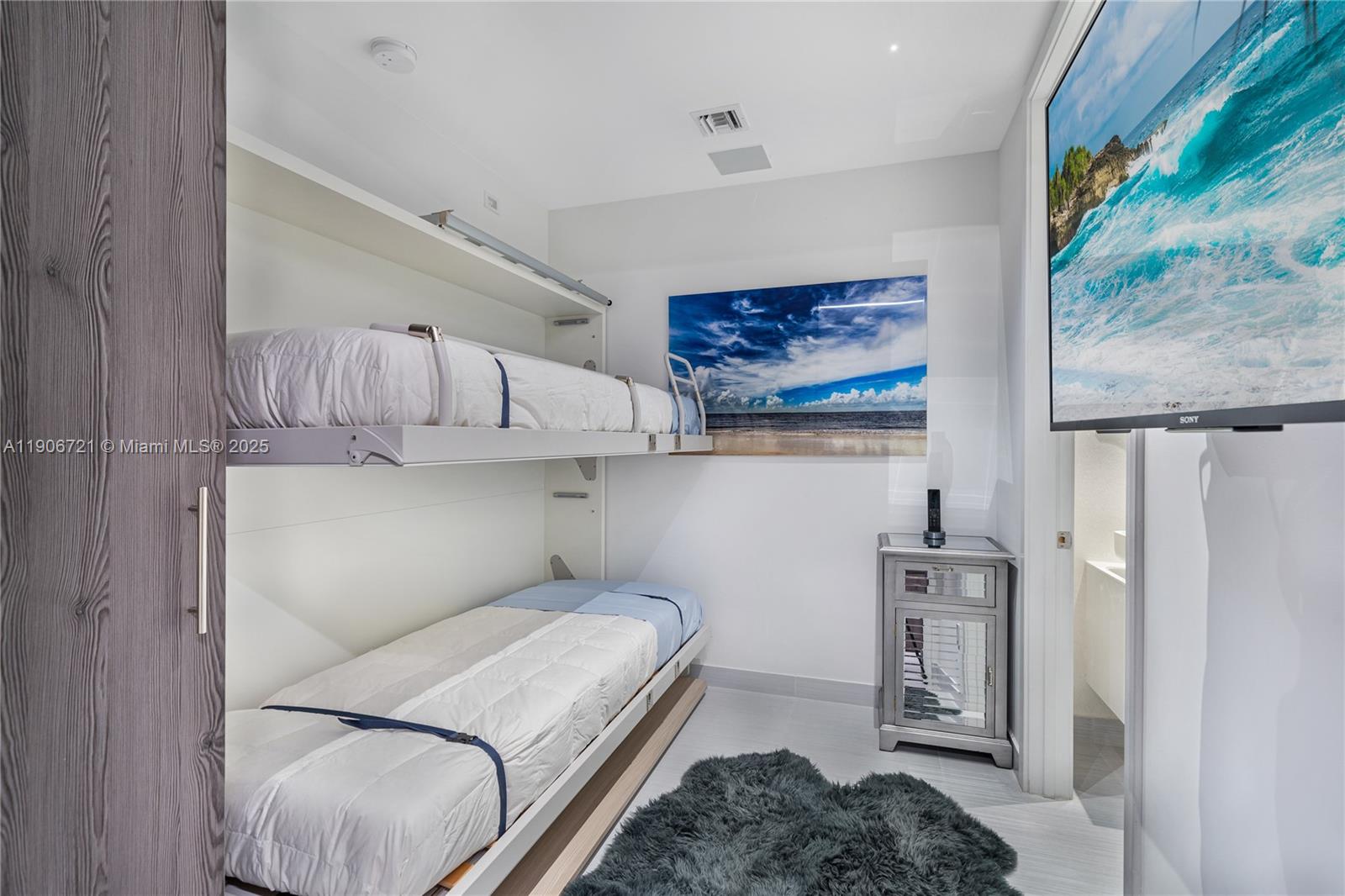 205 4 / 5 3752 sq. ft. $ 2025-11-02 0 Photo