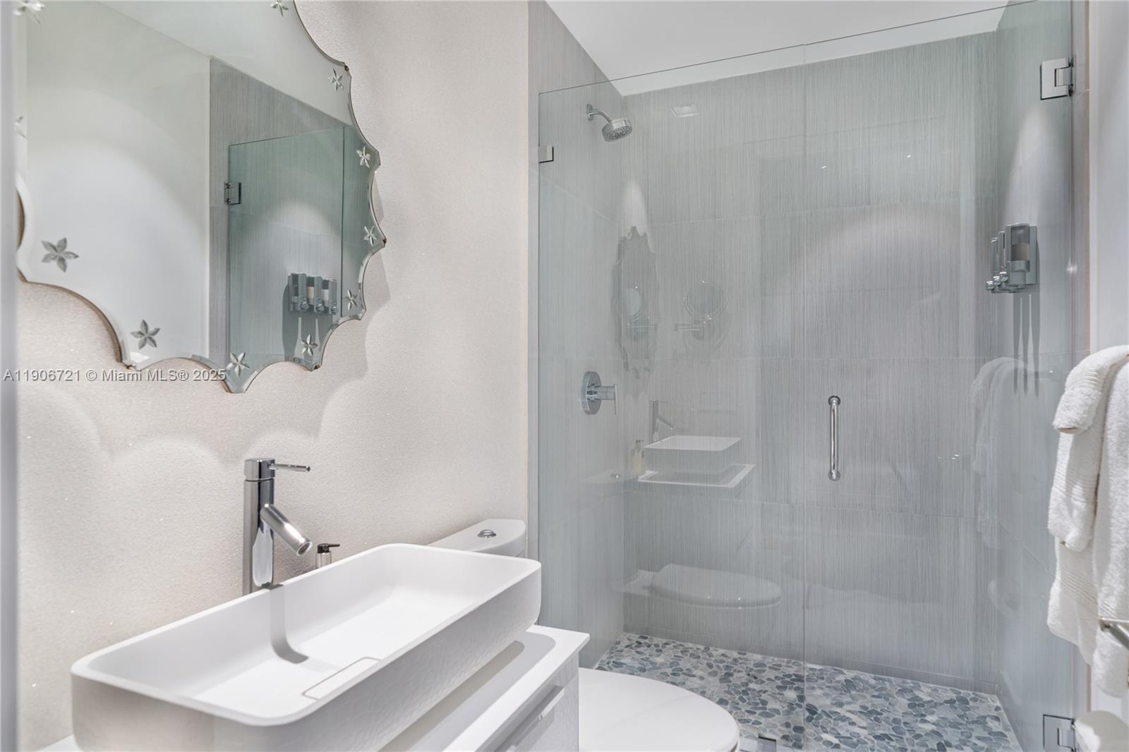 205 4 / 5 3752 sq. ft. $ 2025-11-02 0 Photo