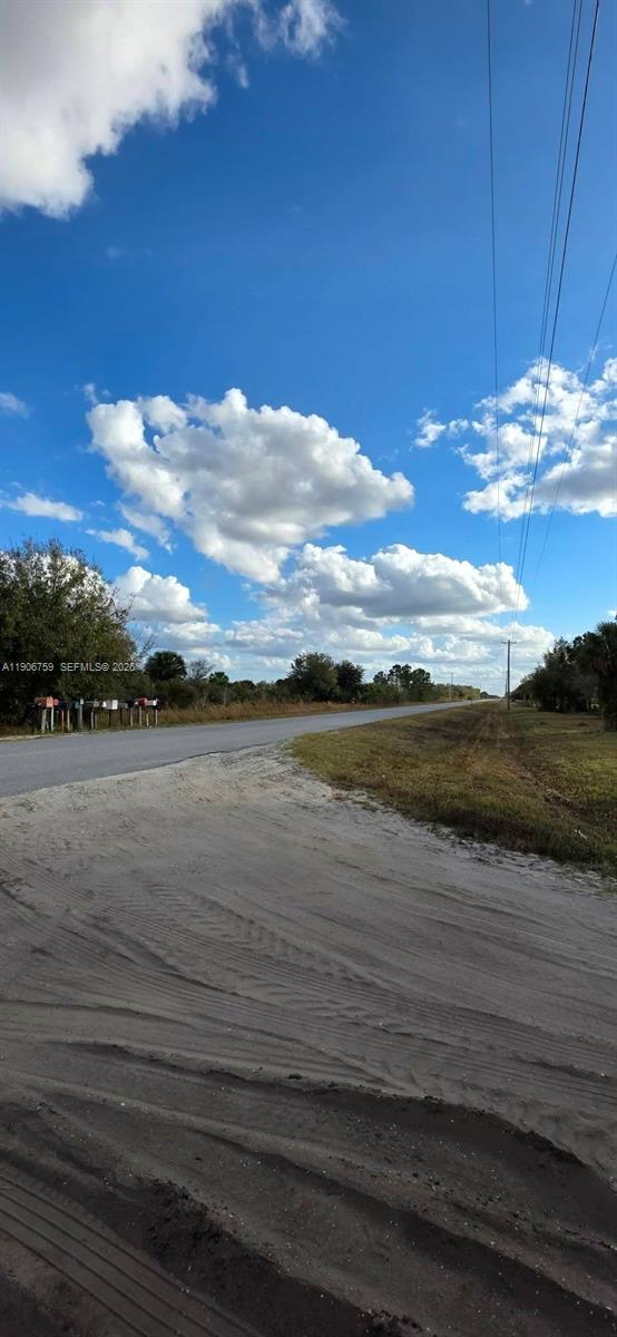   /   кв.футов $ 2025-11-02 0 Фото