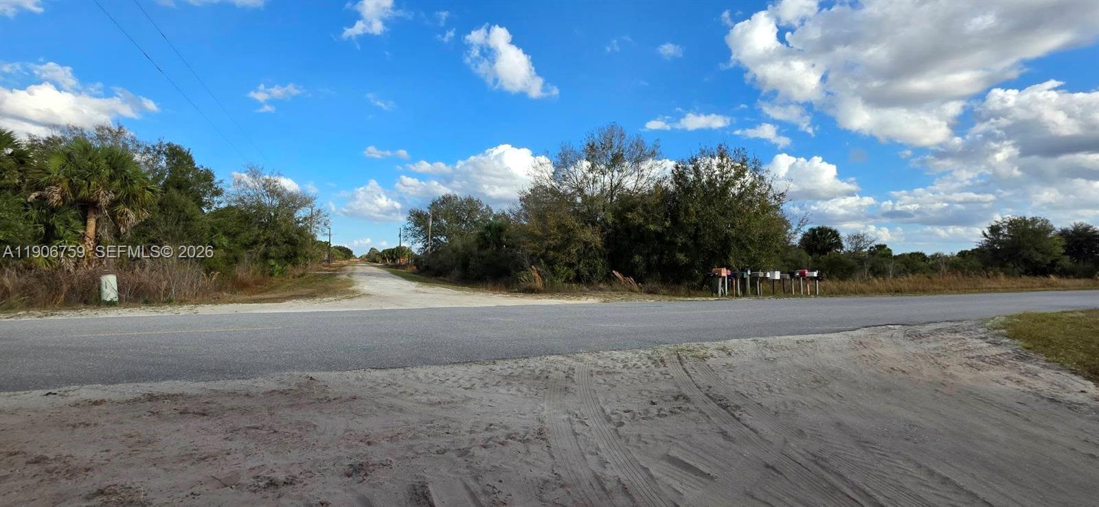   /   кв.футов $ 2025-11-02 0 Фото