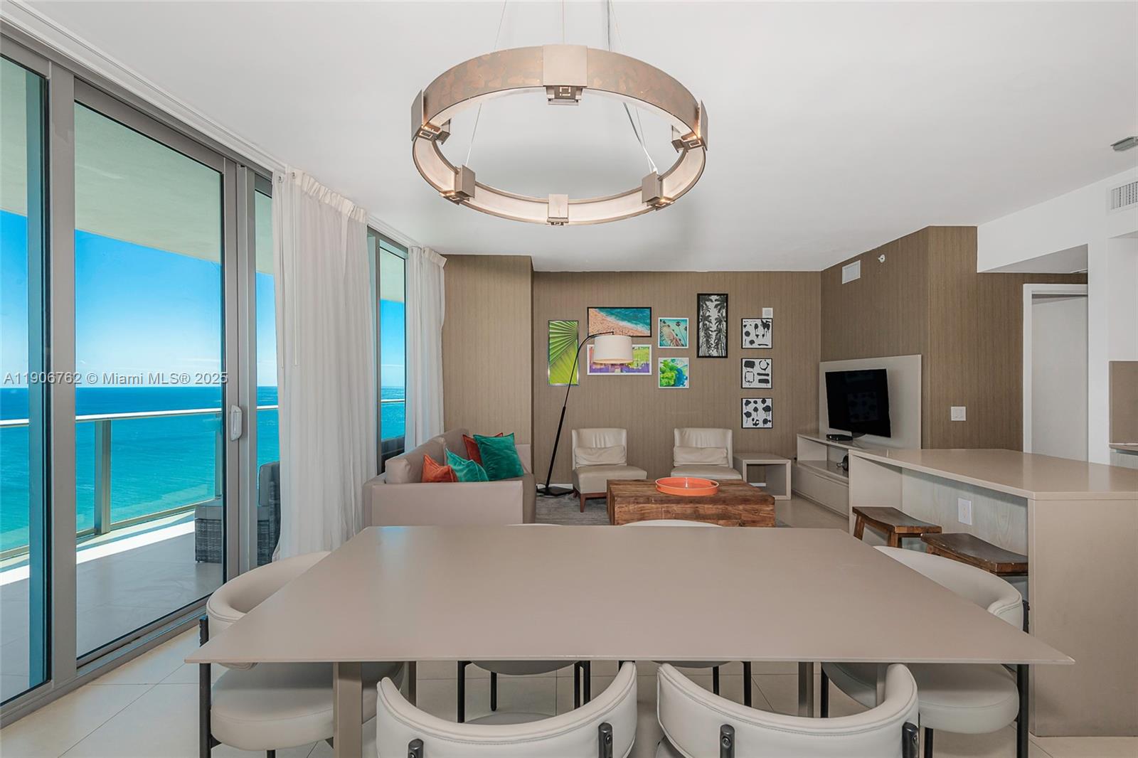 1502 2 / 2 1164 кв.футов $ 2025-11-10 0 Фото