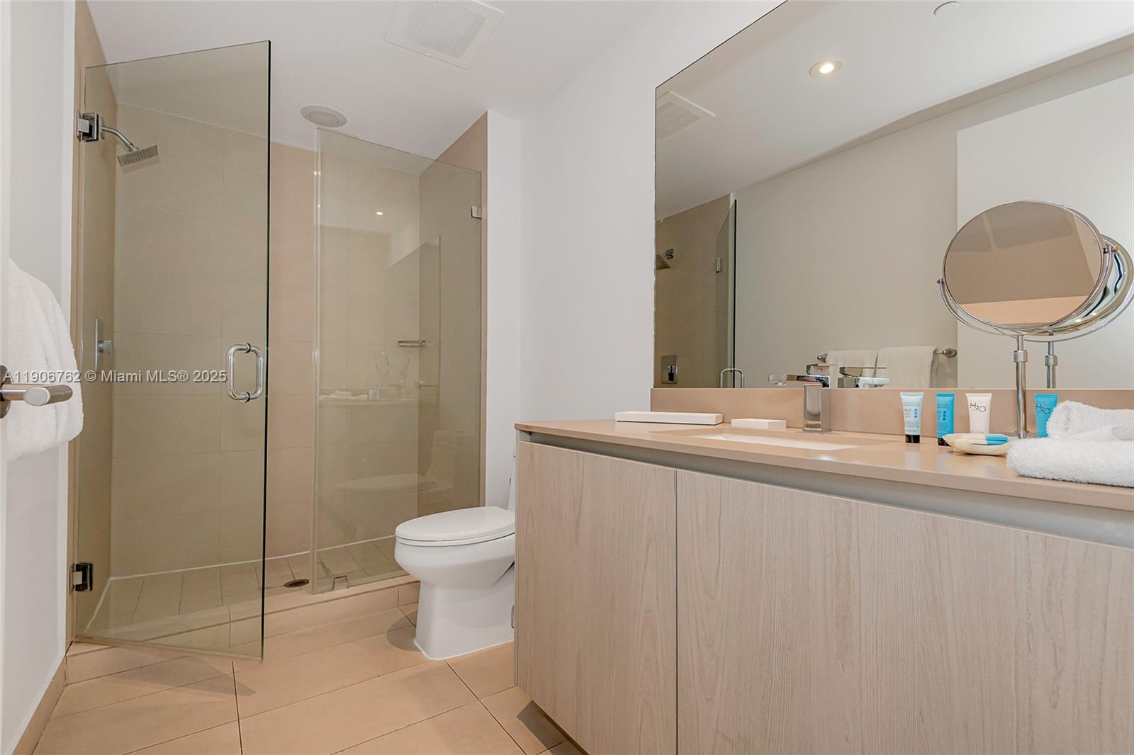 1502 2 / 2 1164 кв.футов $ 2025-11-10 0 Фото