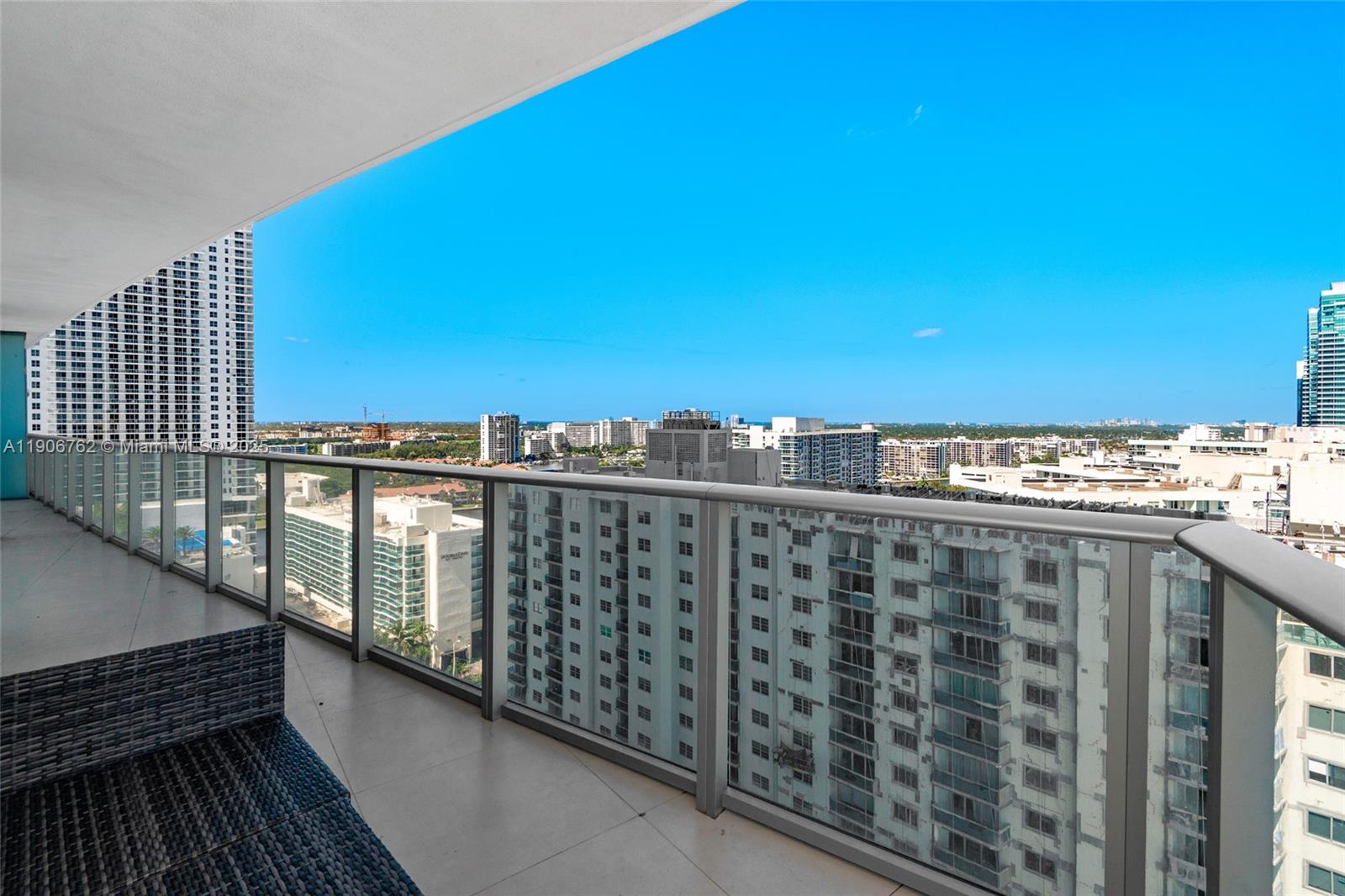 1502 2 / 2 1164 кв.футов $ 2025-11-10 0 Фото