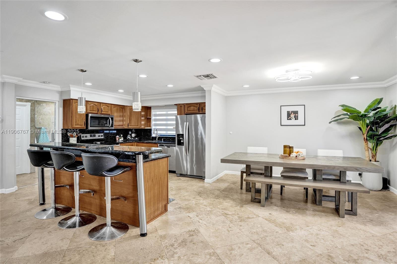 9350 4 / 2  кв.футов $ 2025-12-03 0 Фото