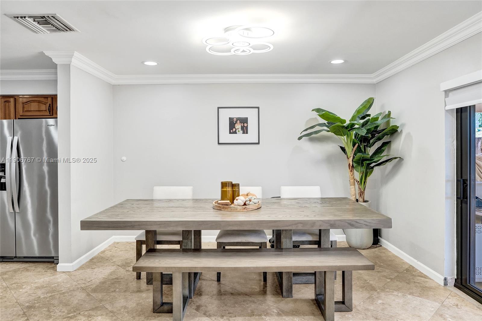 9350 4 / 2  кв.футов $ 2025-12-03 0 Фото