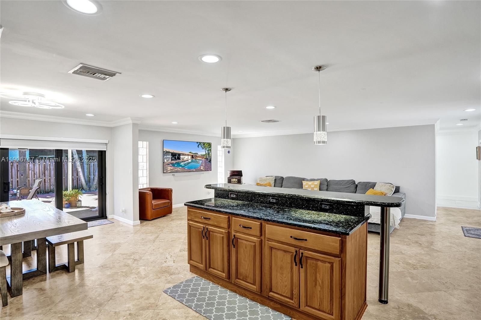 9350 4 / 2  кв.футов $ 2025-12-03 0 Фото