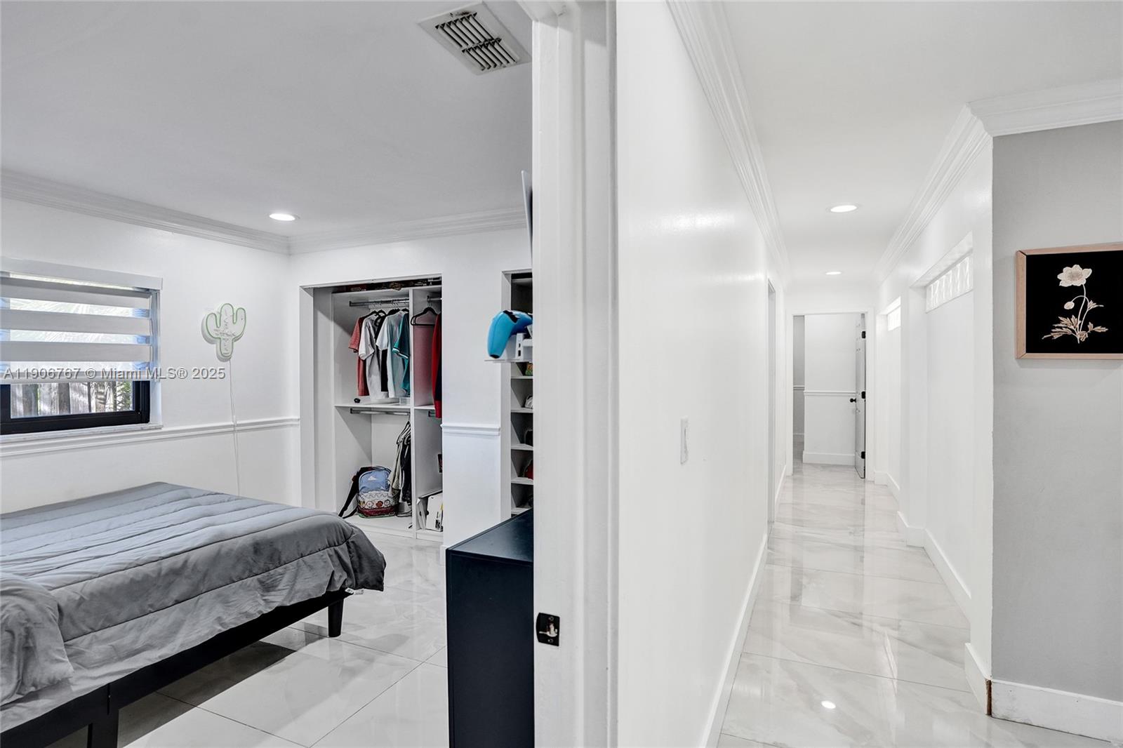 9350 4 / 2  кв.футов $ 2025-12-03 0 Фото