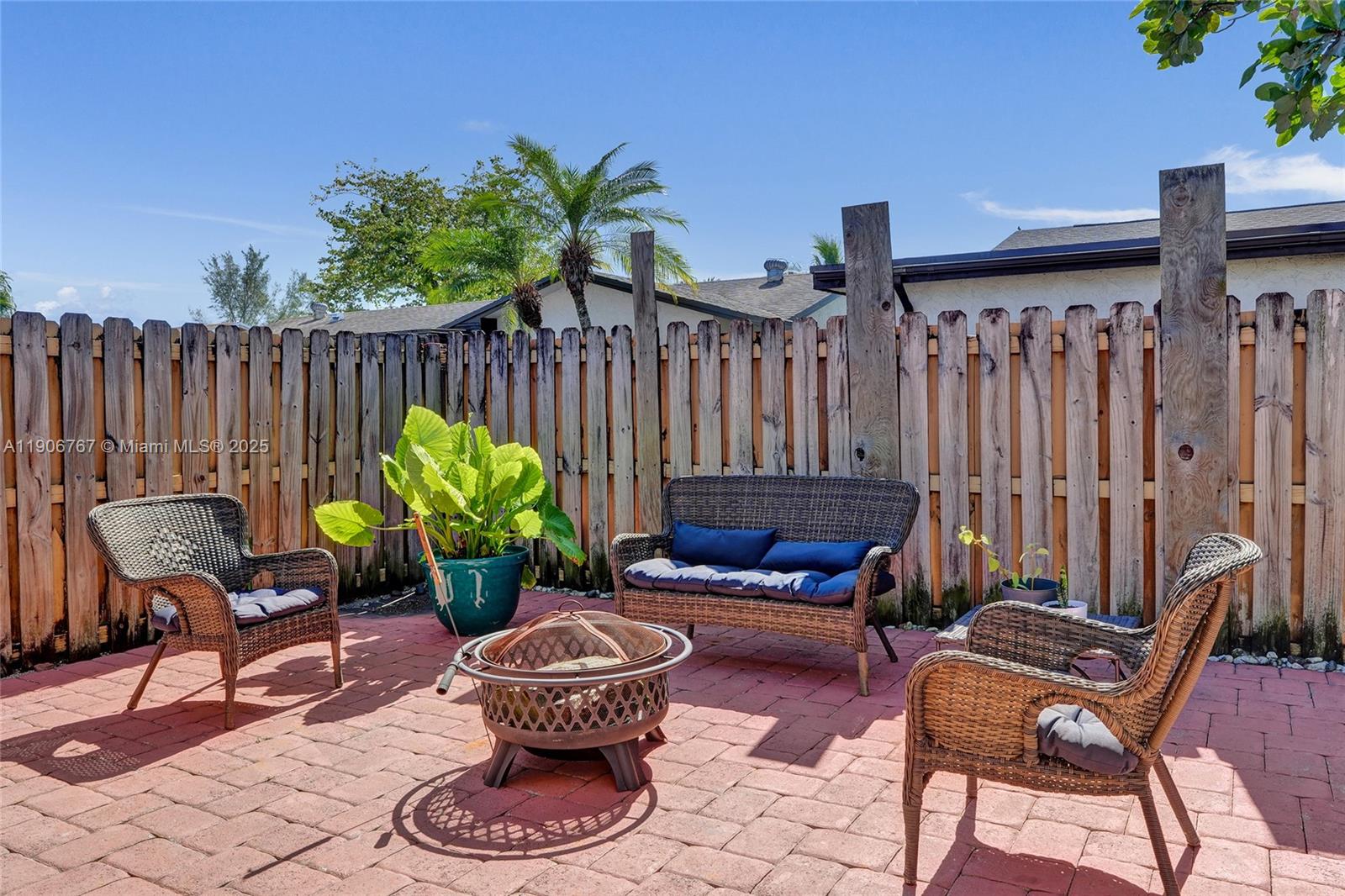 9350 4 / 2  кв.футов $ 2025-12-03 0 Фото