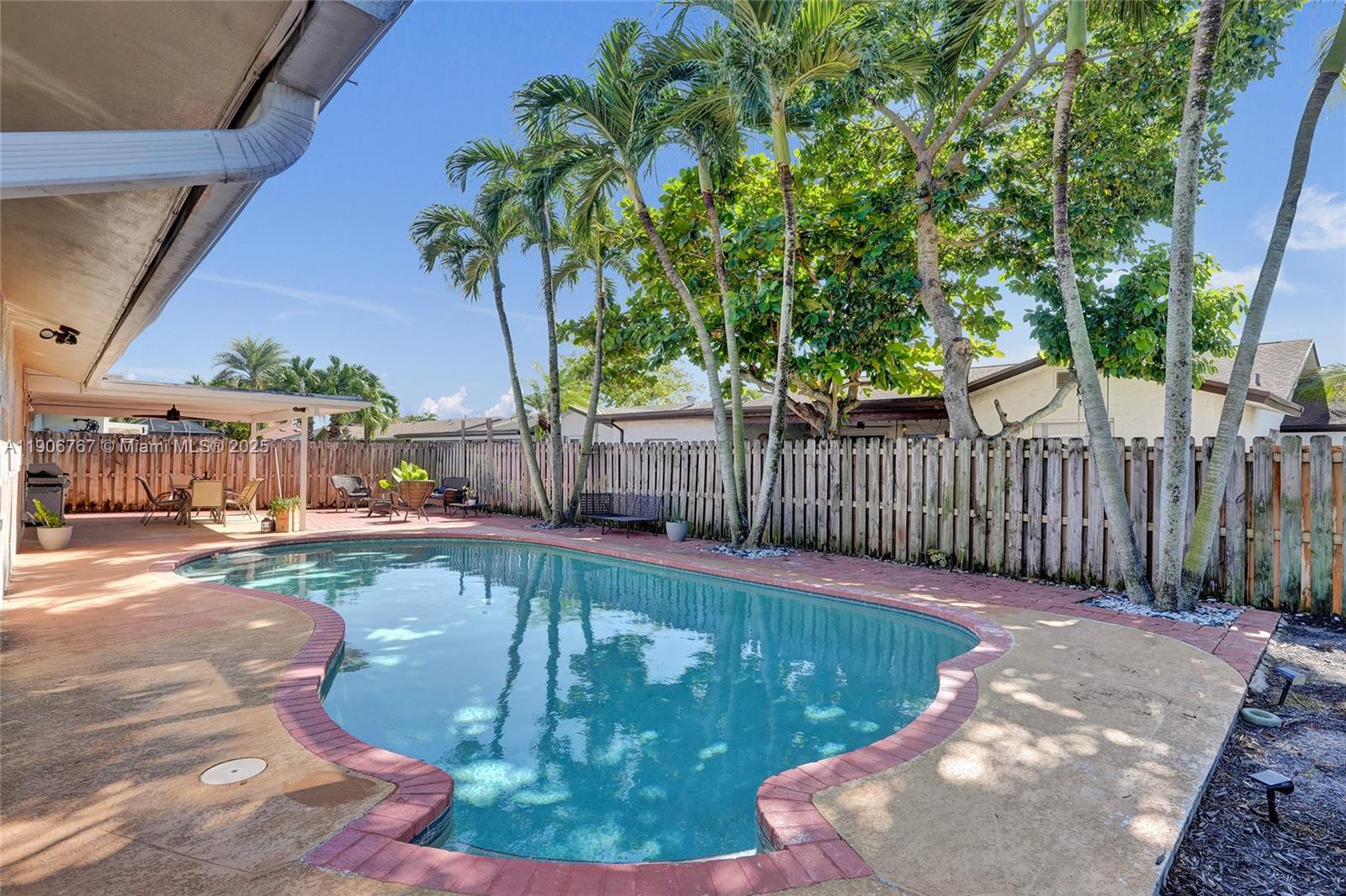 9350 4 / 2  кв.футов $ 2025-12-03 0 Фото