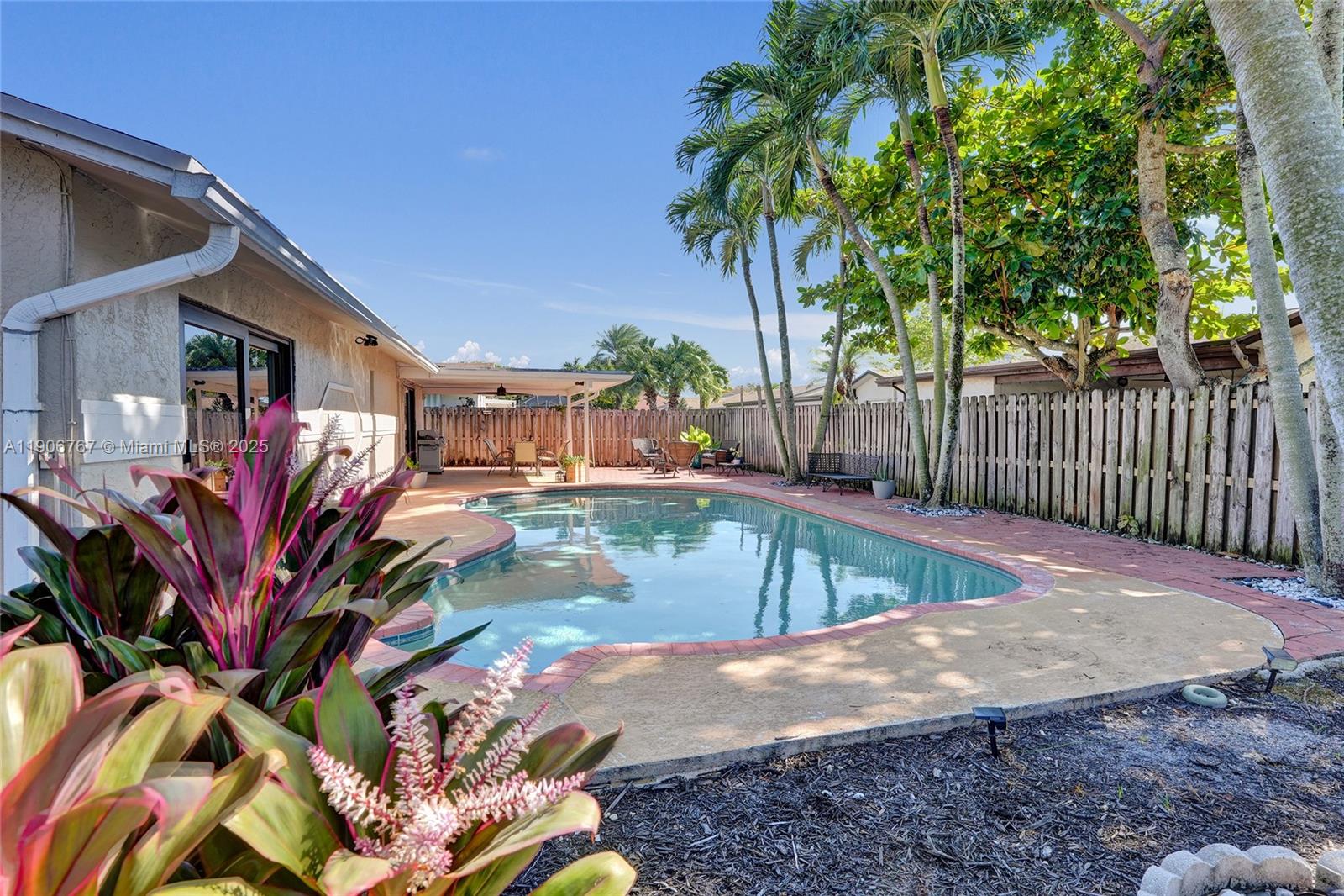 9350 4 / 2  кв.футов $ 2025-12-03 0 Фото