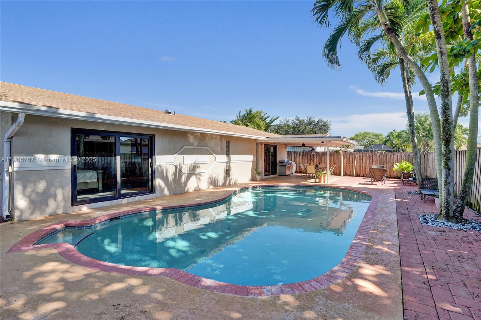 9350 4 / 2  кв.футов $ 2025-12-03 0 Фото