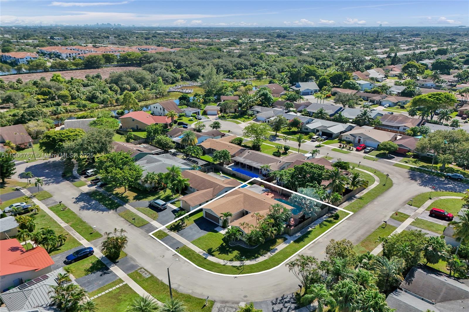 9350 4 / 2  кв.футов $ 2025-12-03 0 Фото