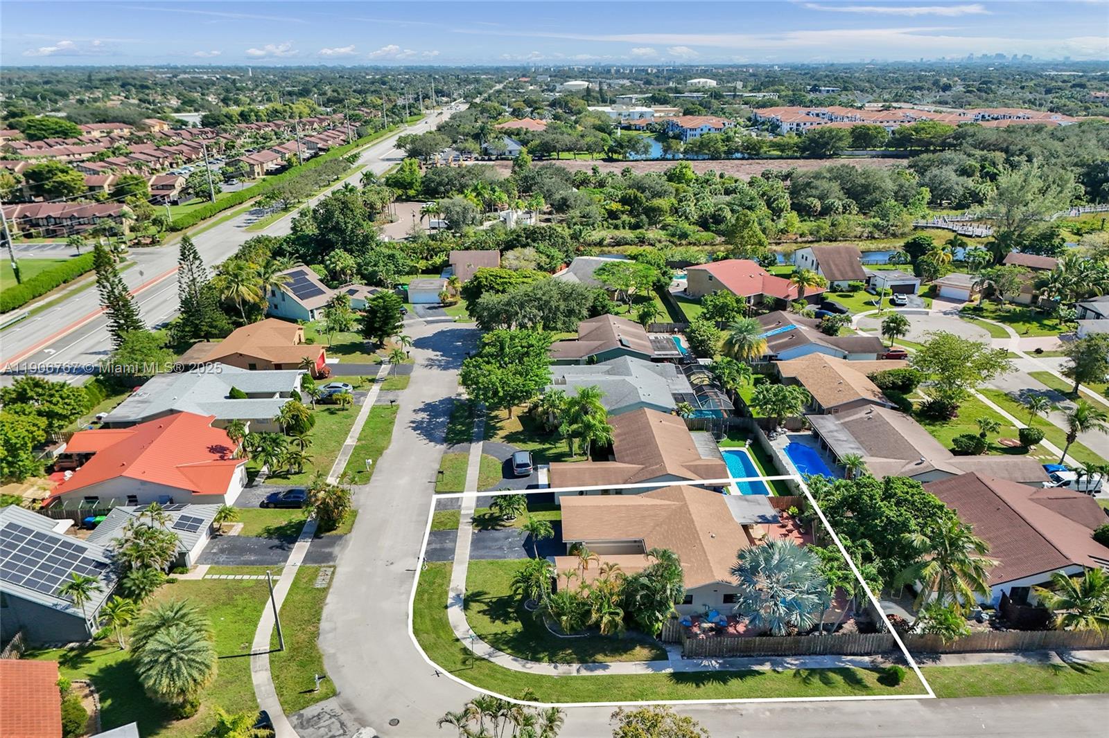 9350 4 / 2  кв.футов $ 2025-12-03 0 Фото