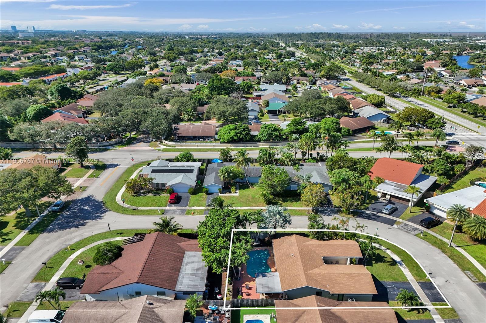 9350 4 / 2  кв.футов $ 2025-12-03 0 Фото