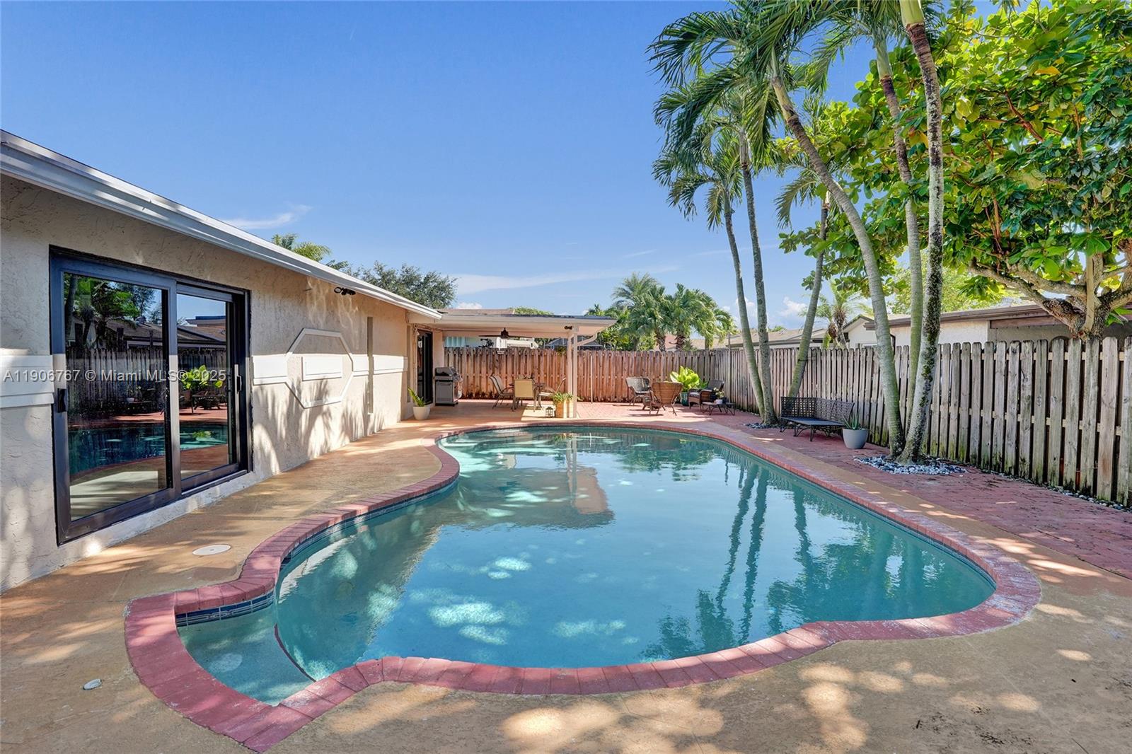 9350 4 / 2  кв.футов $ 2025-12-03 0 Фото