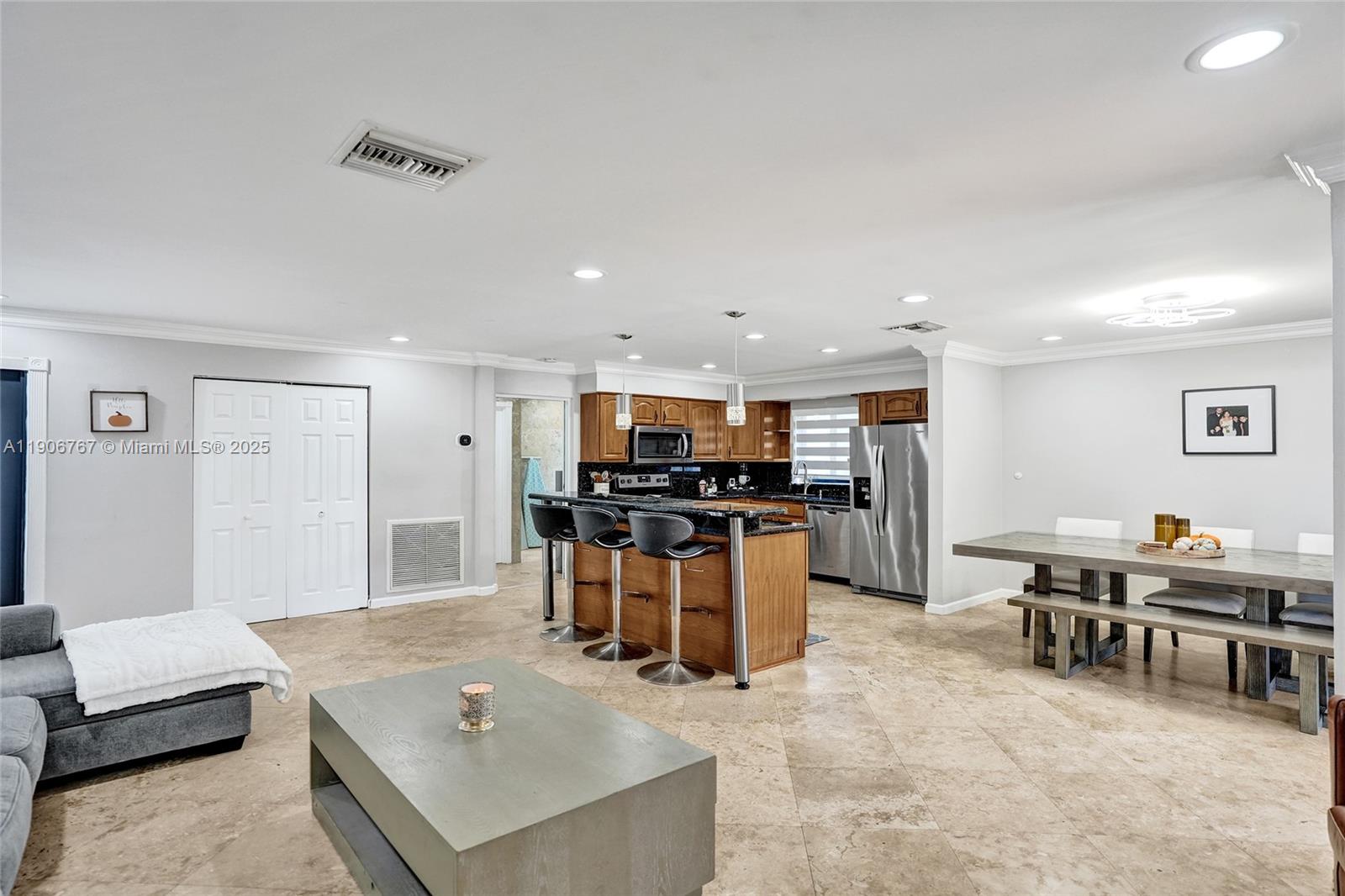 9350 4 / 2  кв.футов $ 2025-12-03 0 Фото