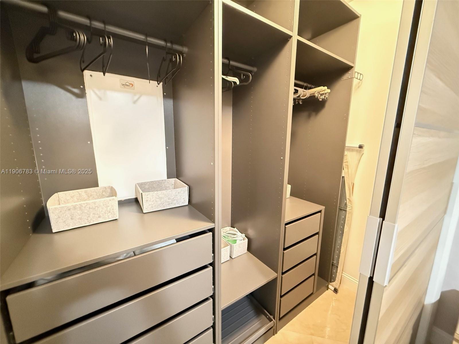 See details 4112 1 / 1 844 sq. ft. $ 2025-11-02 0 Photo