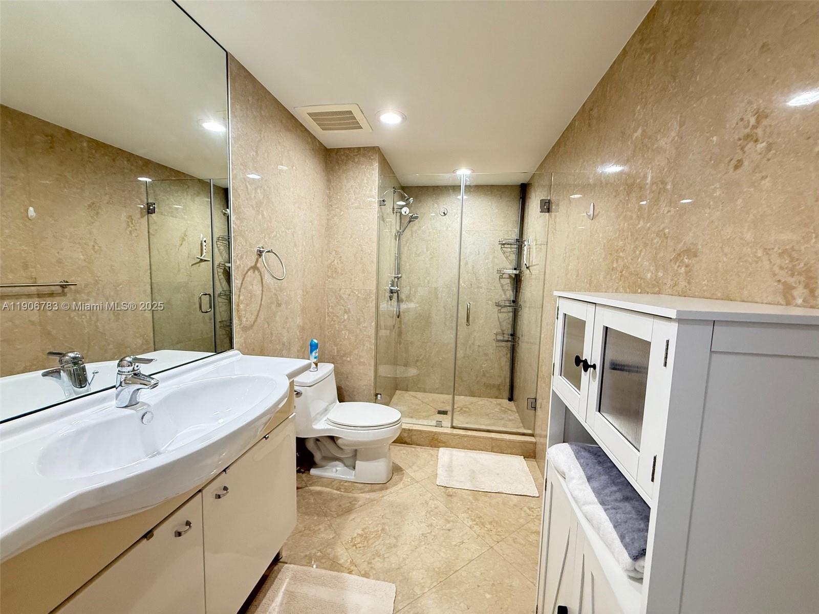 See details 4112 1 / 1 844 sq. ft. $ 2025-11-02 0 Photo