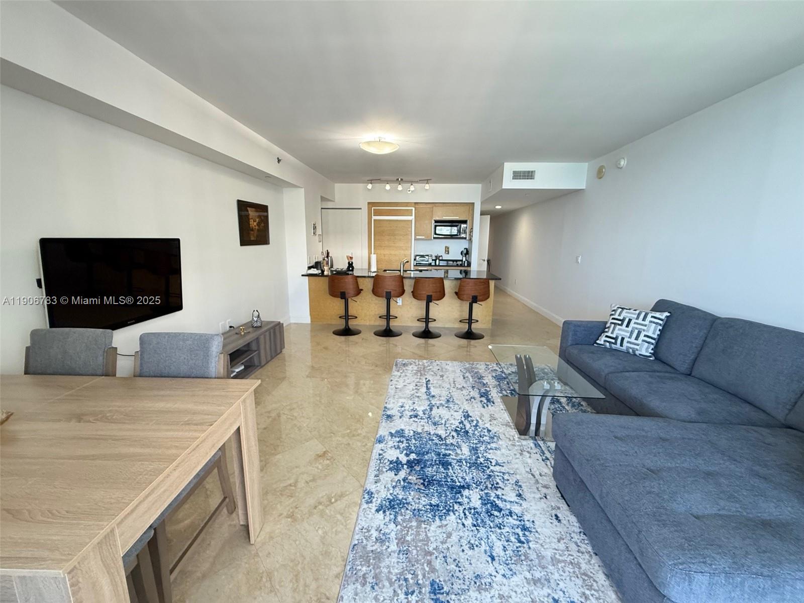 See details 4112 1 / 1 844 sq. ft. $ 2025-11-02 0 Photo