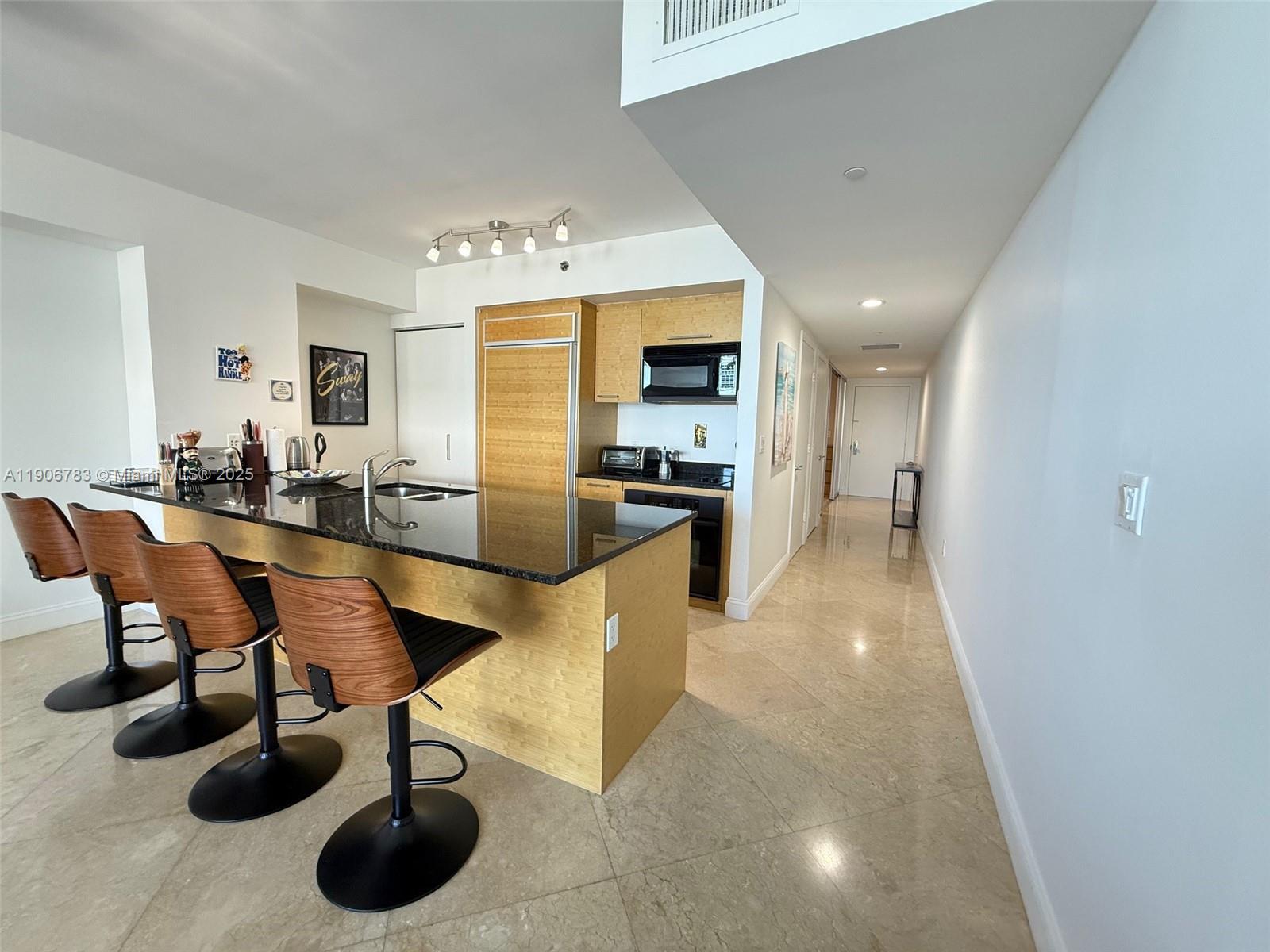 See details 4112 1 / 1 844 sq. ft. $ 2025-11-02 0 Photo