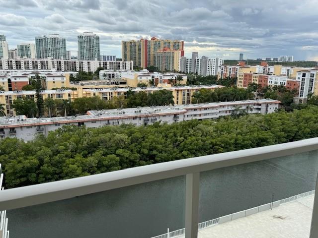 Ver detalles 1416 2 / 2 1276 sq. ft. $ 2026-05-12 0 foto
