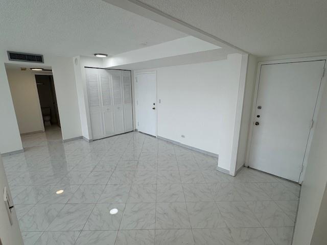 Ver detalles 1416 2 / 2 1276 sq. ft. $ 2026-05-12 0 foto