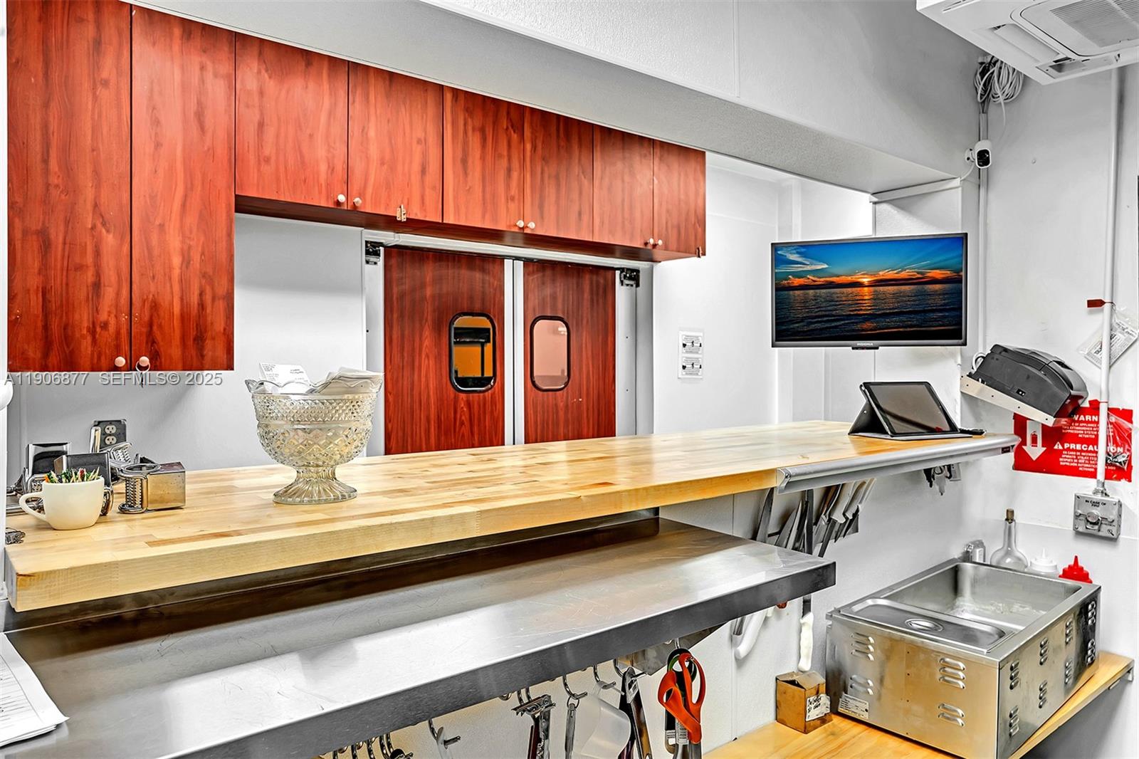 See details / sq. ft. $ 2025-12-15 0 Photo