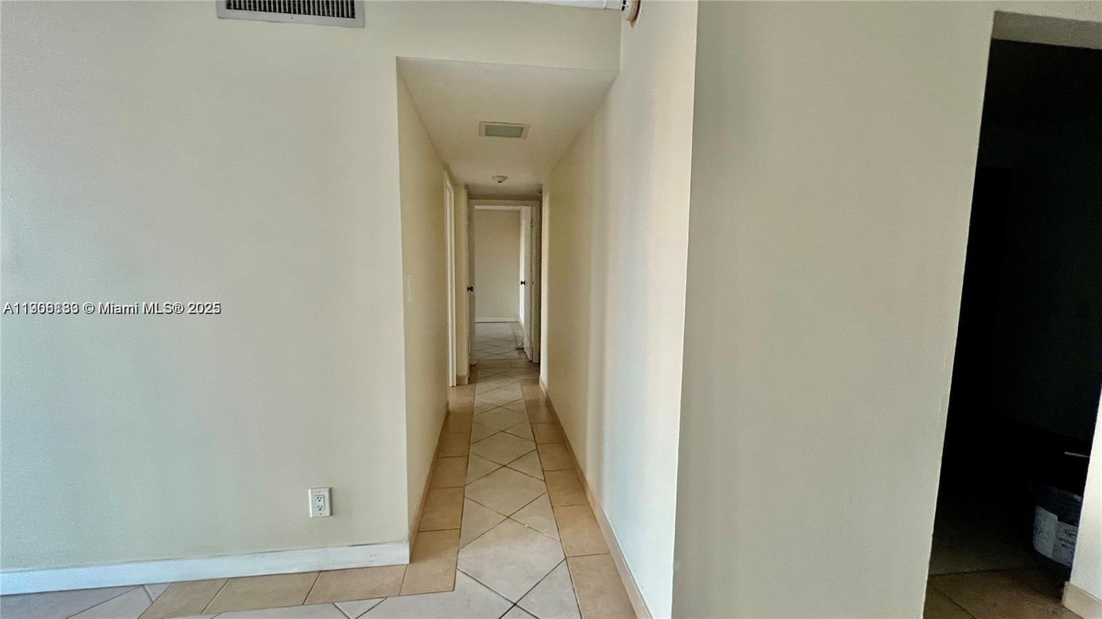 607 2 / 2 1357 sq. ft. $ 2025-11-03 0 Photo