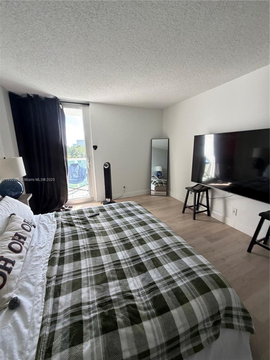 425 2 / 2 1357 sq. ft. $ 2025-11-18 0 Photo