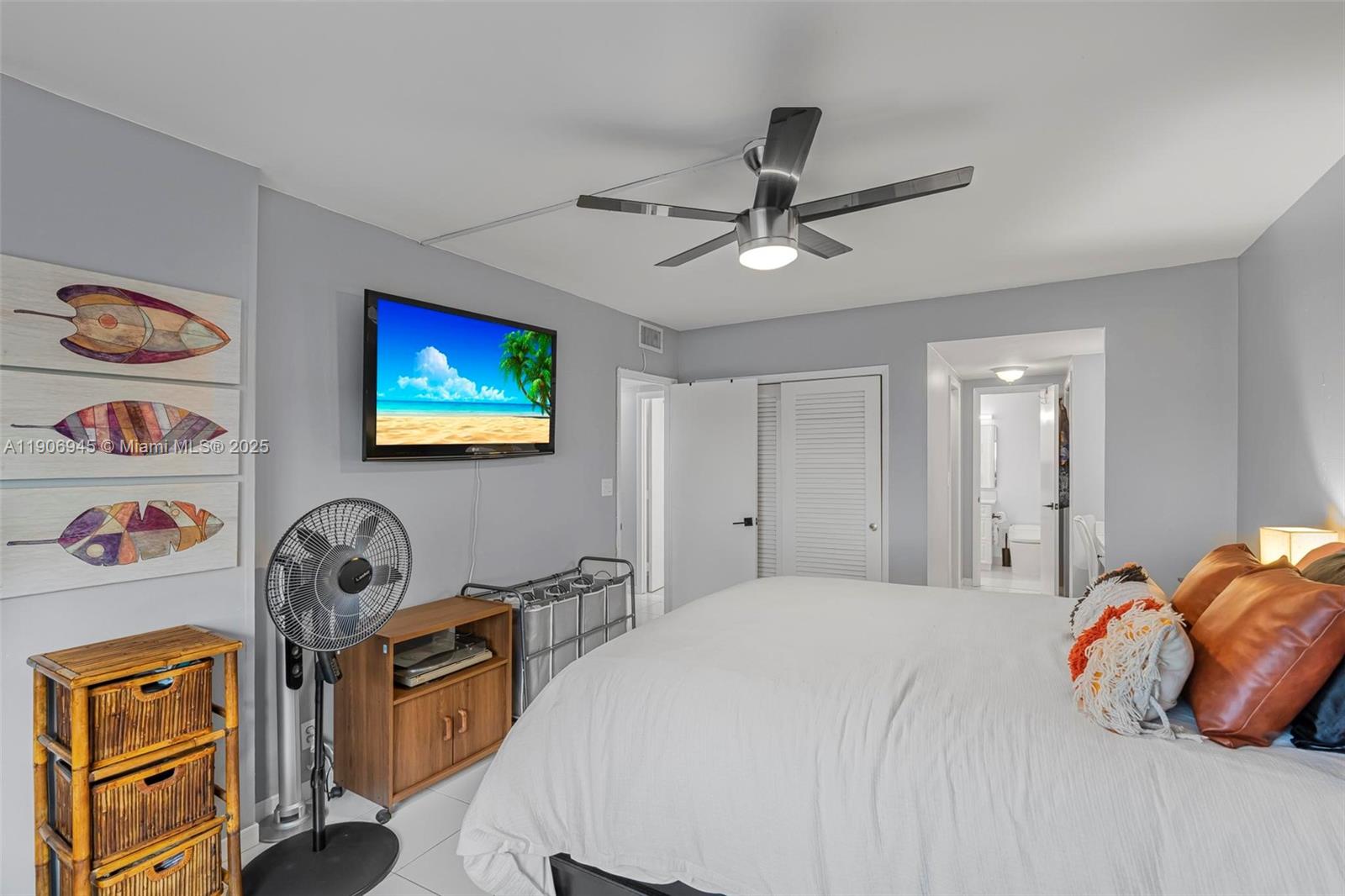 See details 912B 2 / 2 1132 sq. ft. $ 2025-11-03 0 Photo